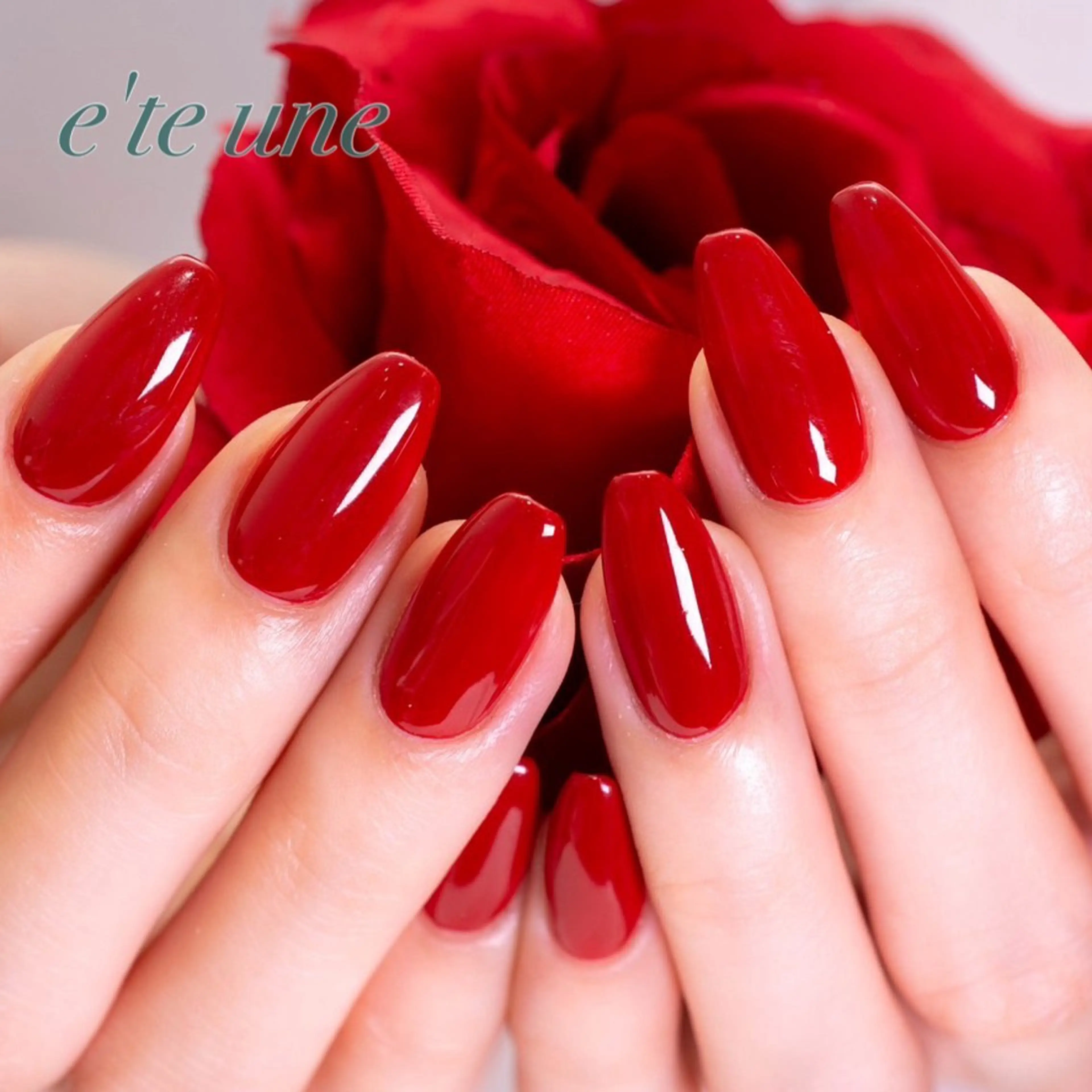 ミディアム エテ ユヌのネイルデザイン