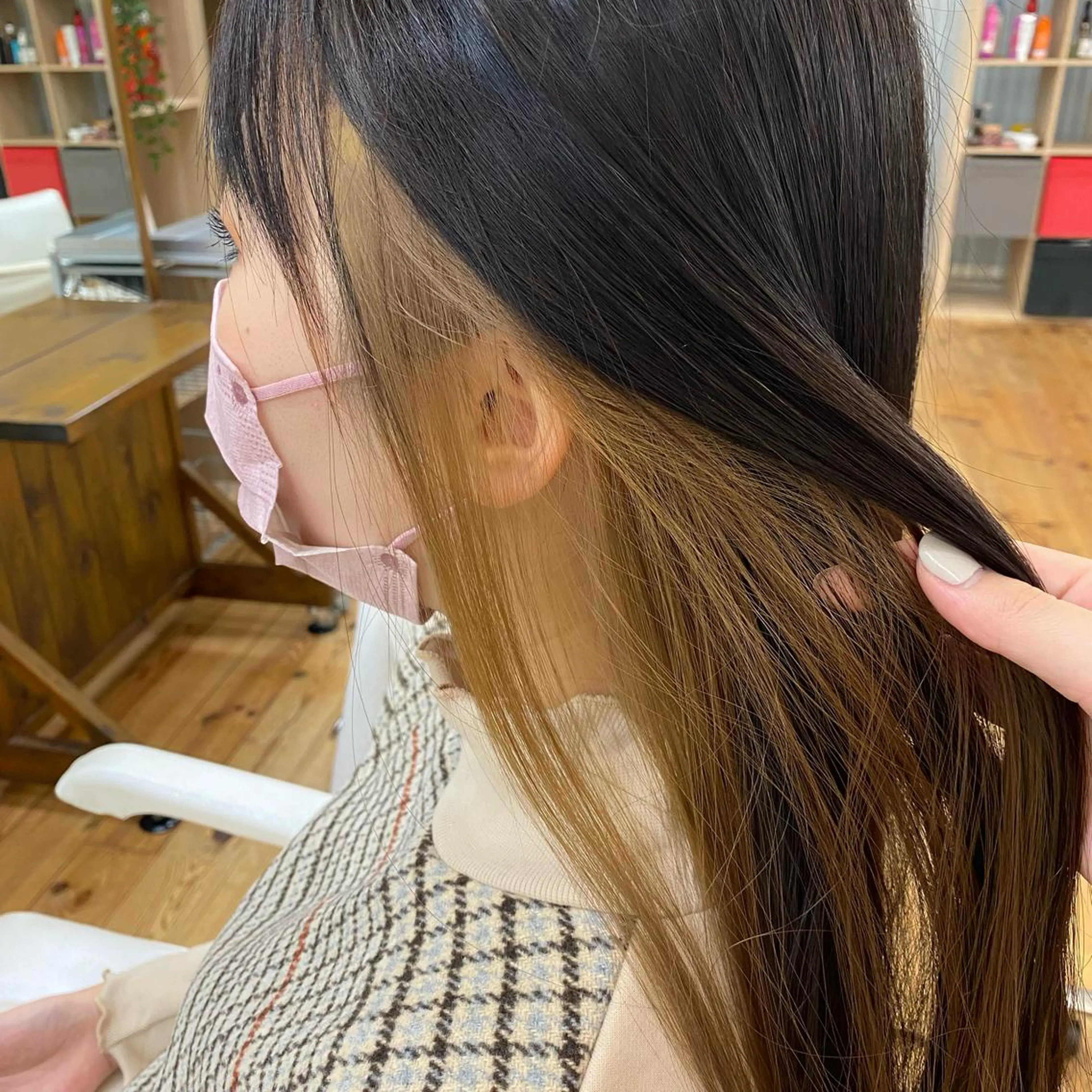 カラー イヤリングカラー 佐川 優夏のヘアスタイル