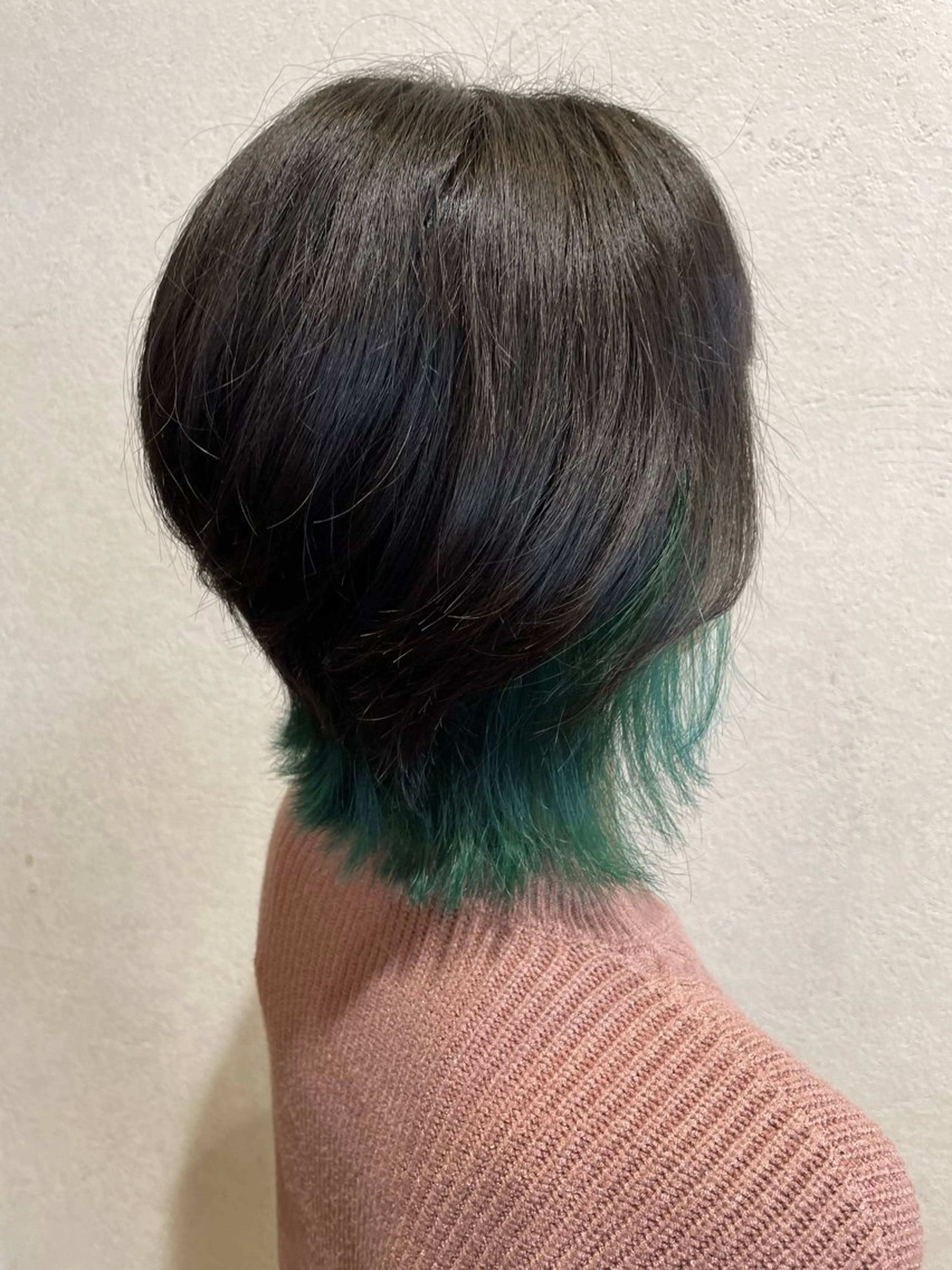 カラー 岡村 真子のヘアスタイル