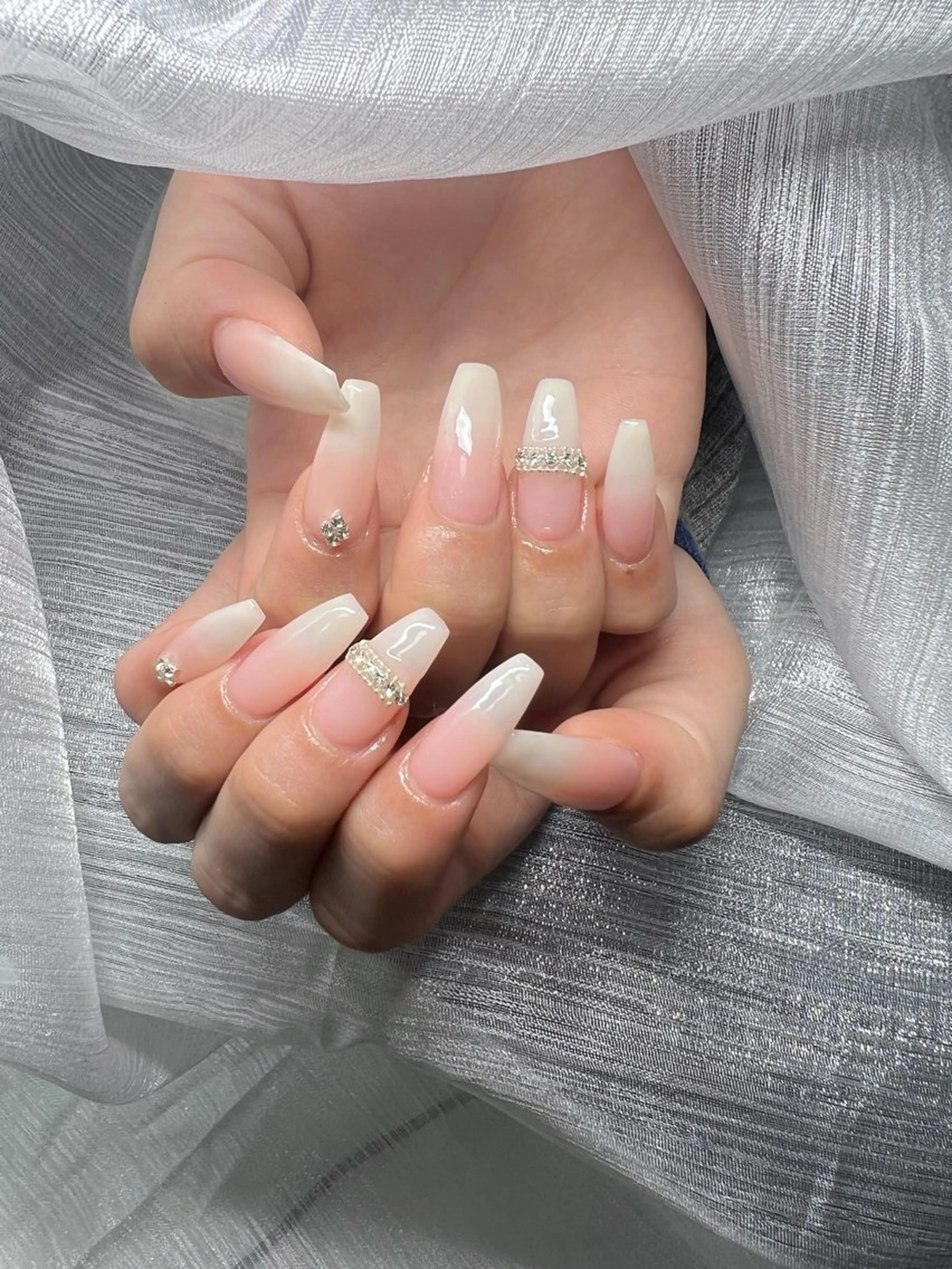 ネイル マグネットネイル ピンク ネイルチップ 冬ネイル クリスマス ハンドネイル Lee Nailsのネイルデザイン