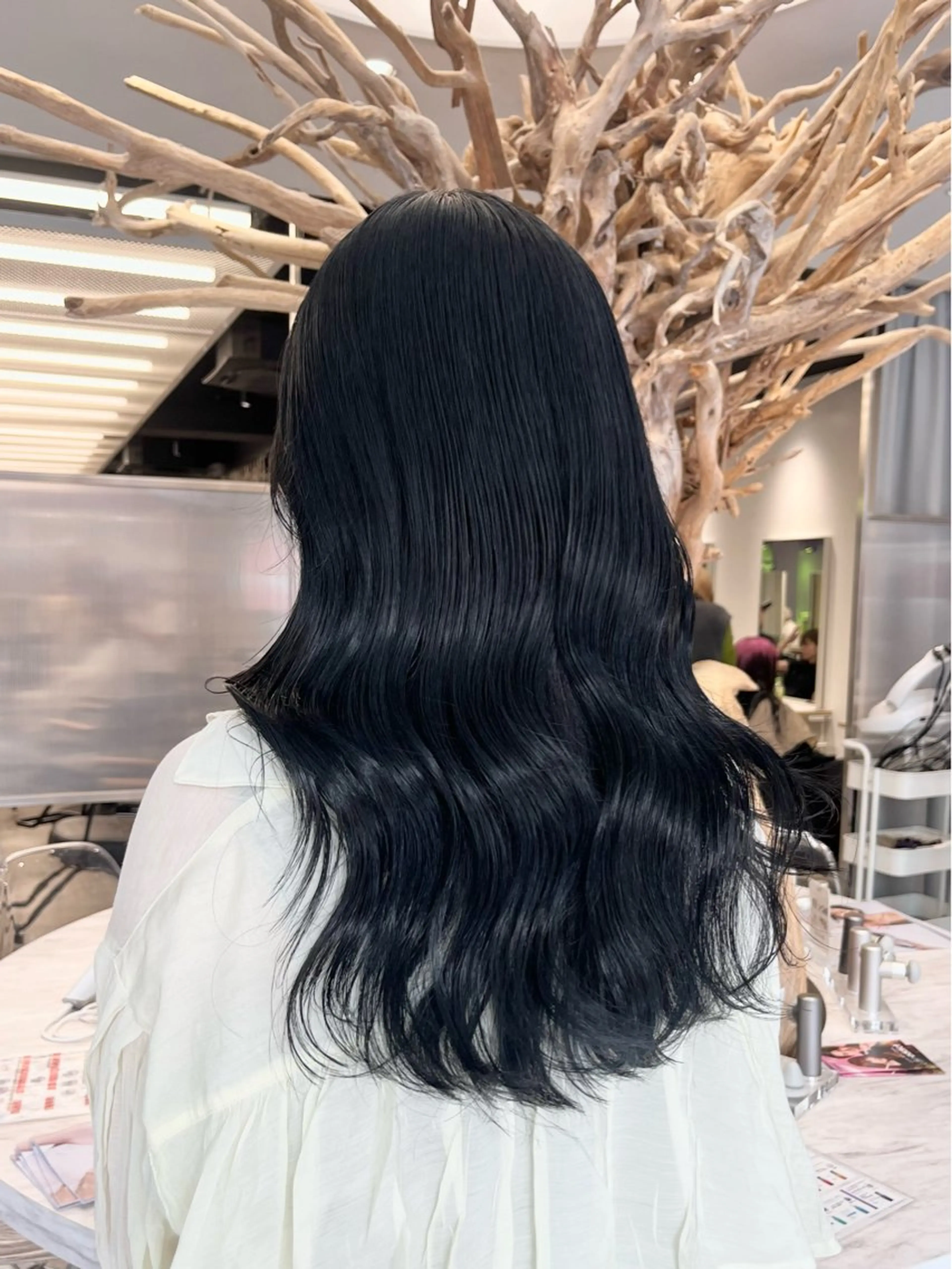 ロング カラー 黒髪 ブリーチ ブルーカラー ブルーブラック ヘアカラー mai🤍縮毛酸性ス トレート/アイリストのヘアスタイル