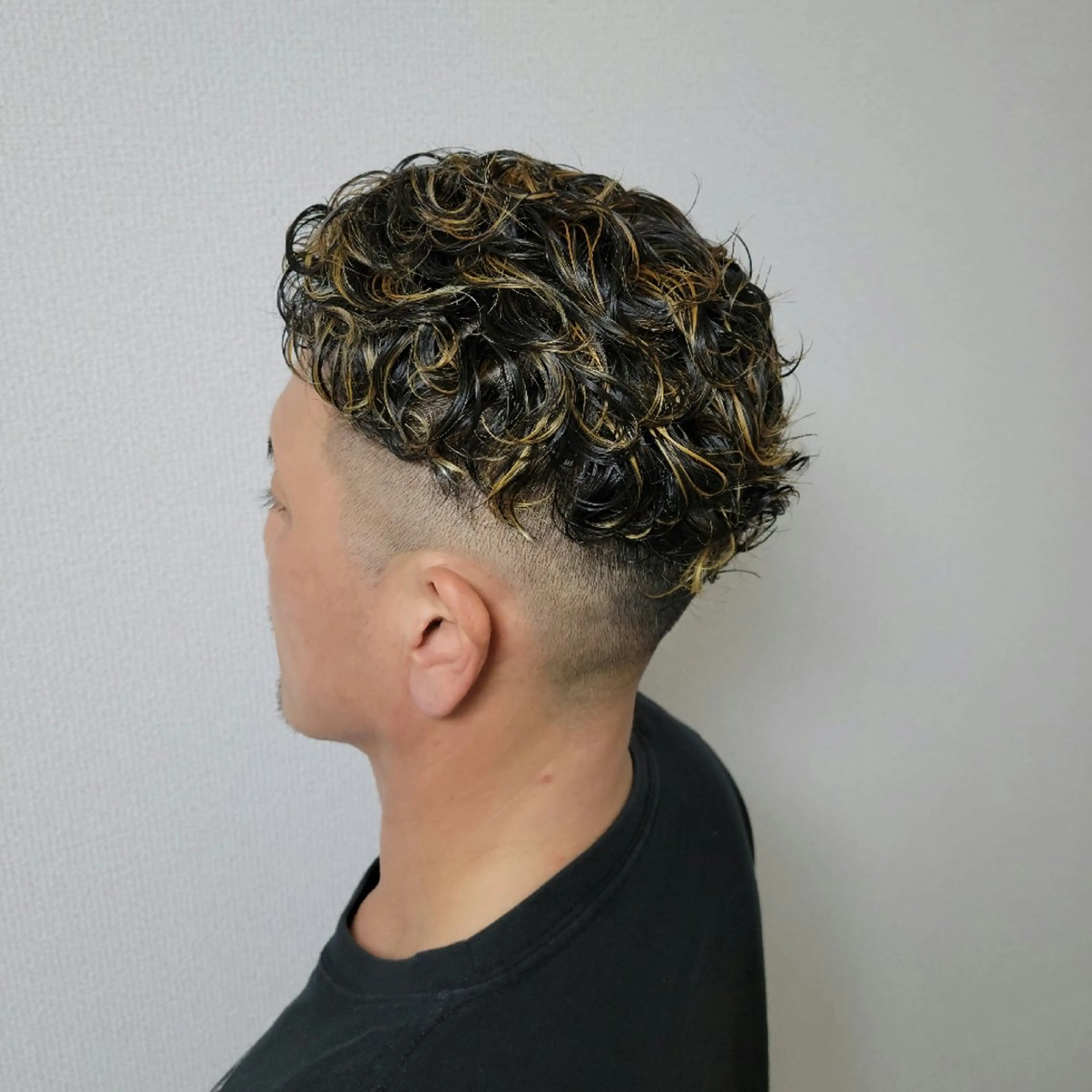 ショート メンズ パーマ カラー 中川 秀明のヘアスタイル