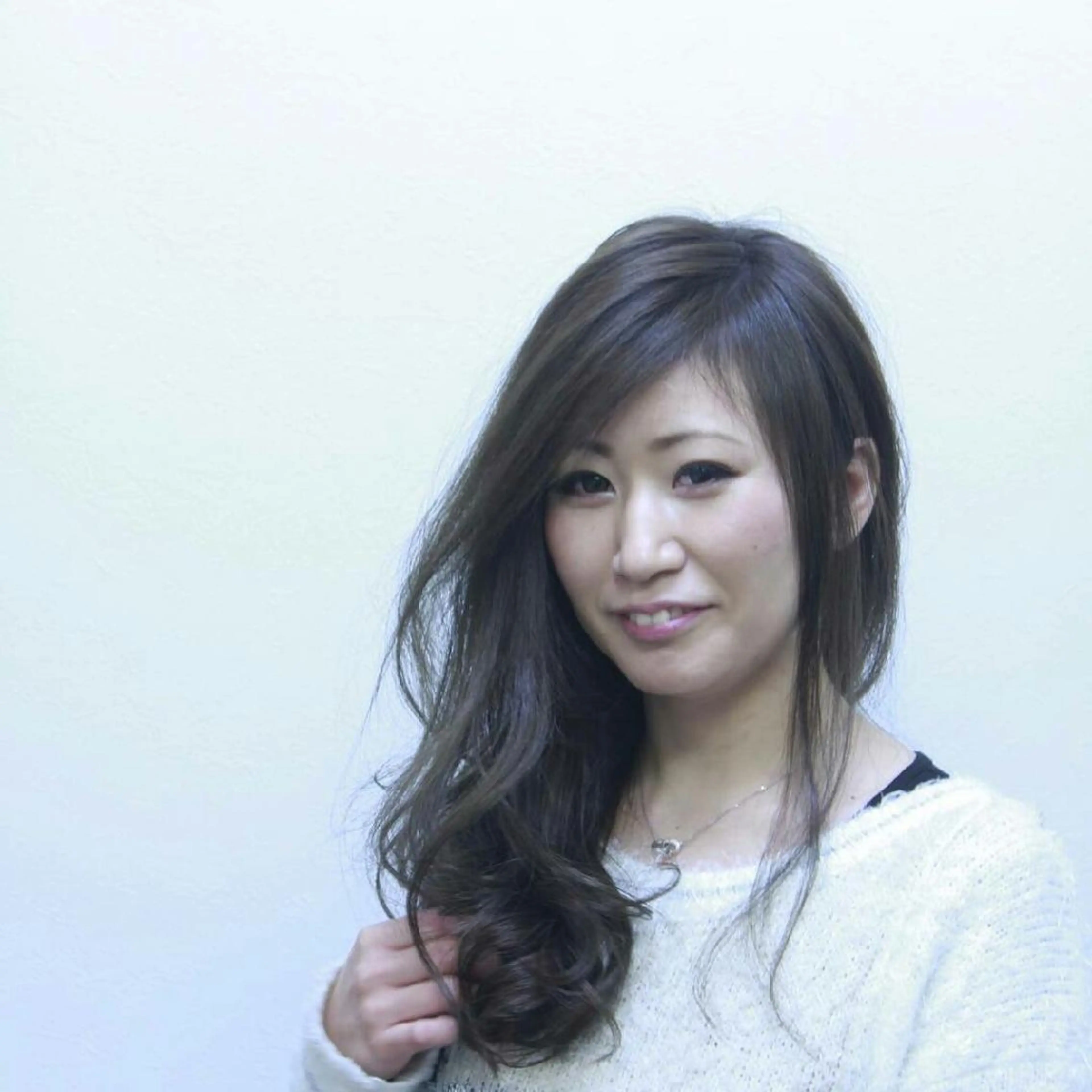 セミロング カラー 透明感カラー グレージュ ライブトレア YOSHIKIのヘアスタイル