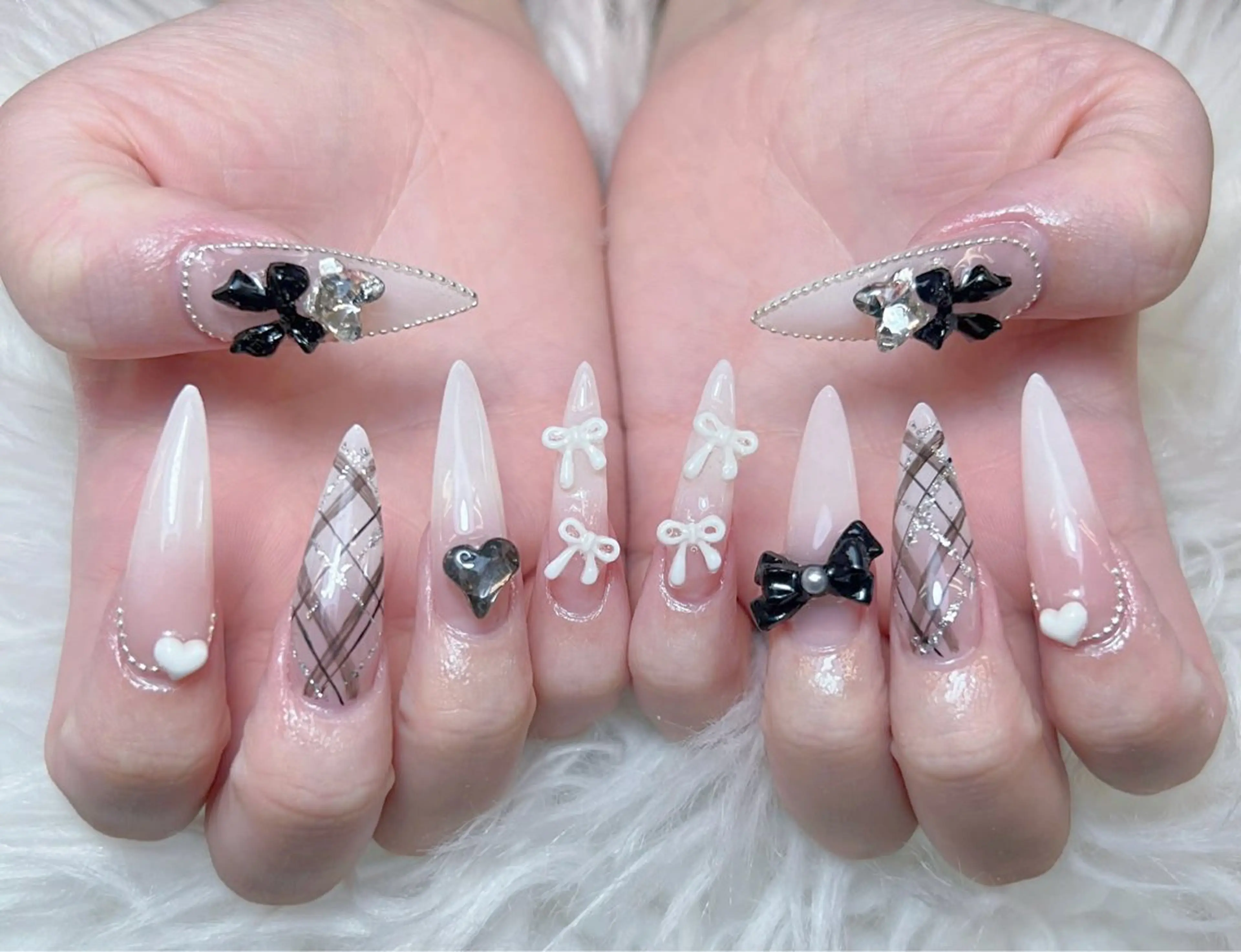 ネイル アートネイル オーロラネイル チークネイル 長さ出し フットネイル Miya _nailのネイルデザイン