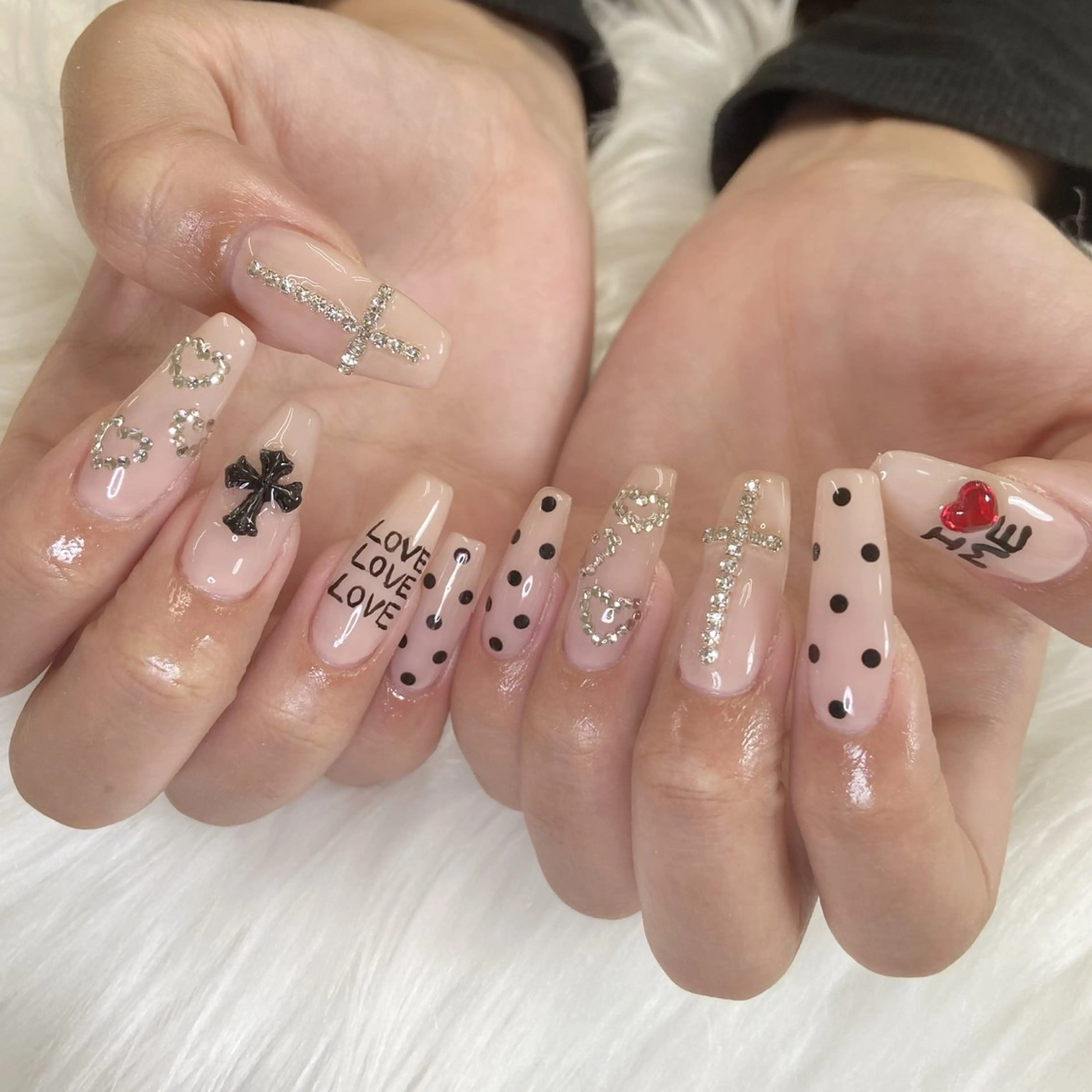 ネイル アートネイル ドット ガーリー ハート キラキラネイル ハンドネイル Kanako 💫のネイルデザイン
