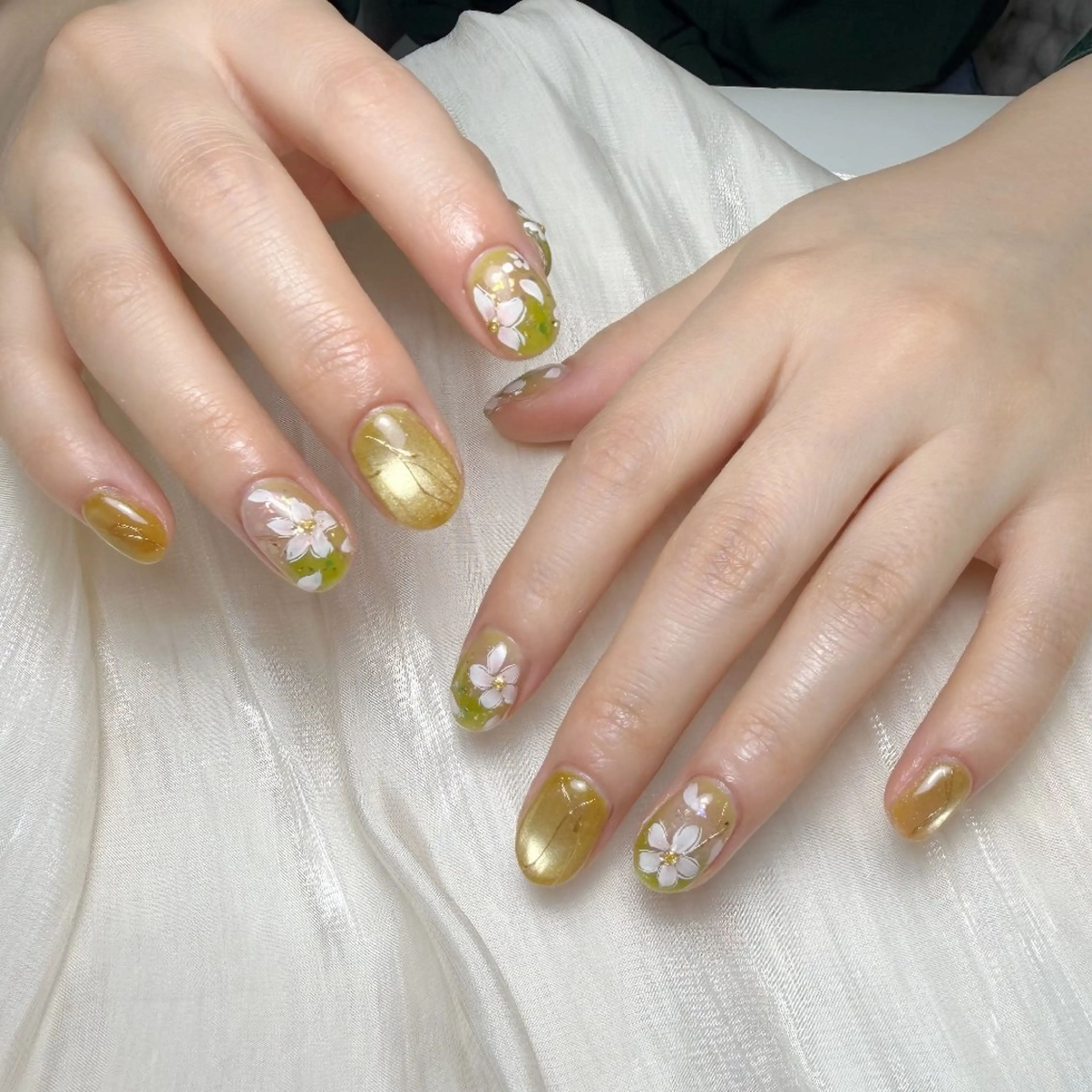 ネイル チークネイル フレンチネイル ジェルネイル ガーリー キラキラネイル ハンドネイル UM Nail Salonのネイルデザイン