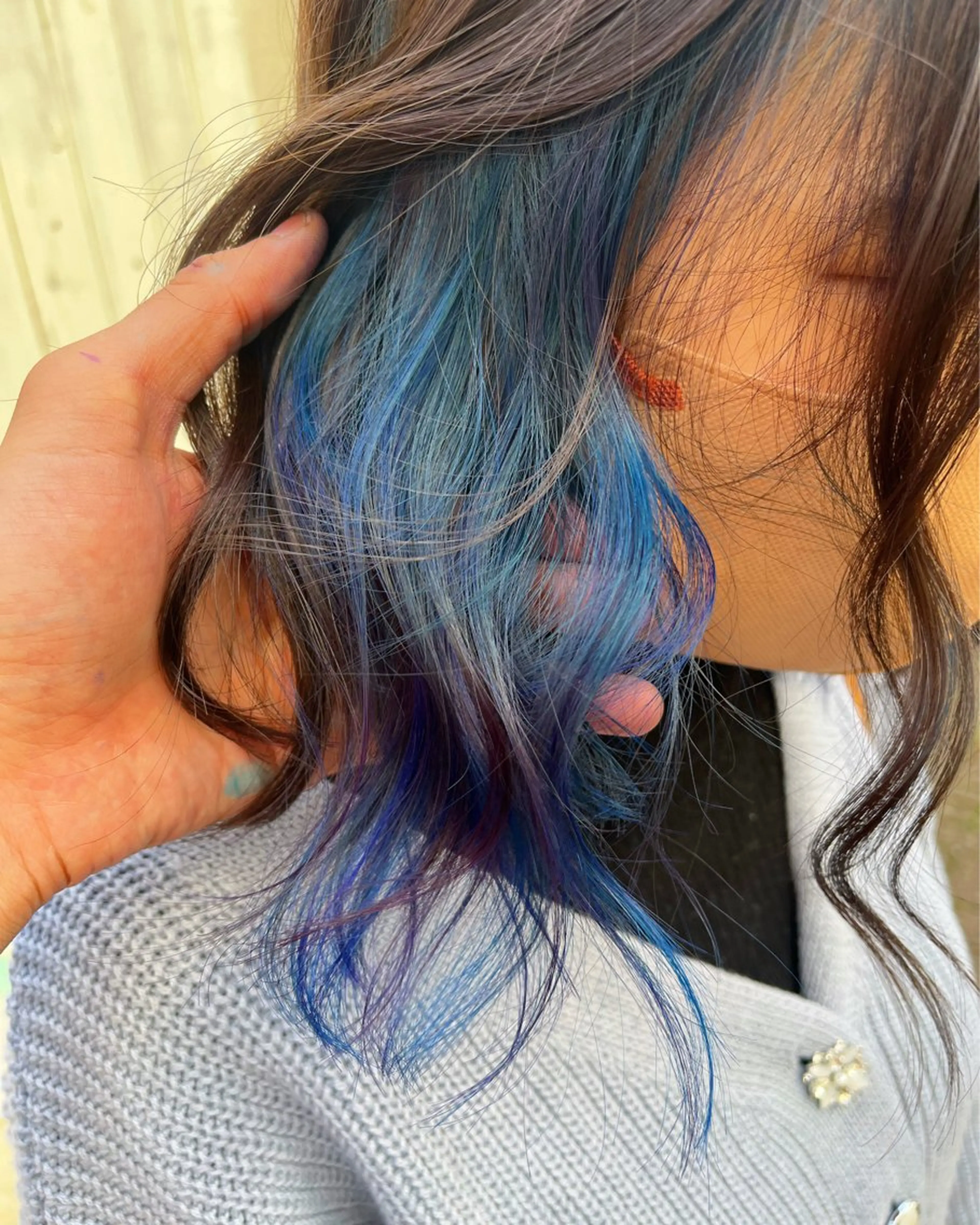 ミディアム カラー ブリーチ イヤリングカラー インナーカラー ユニコーンカラー 卒業式のヘアスタイル カット ヘアカラー トリートメント 原宿サロン代表 デザインカラー伊藤卓のヘアスタイル
