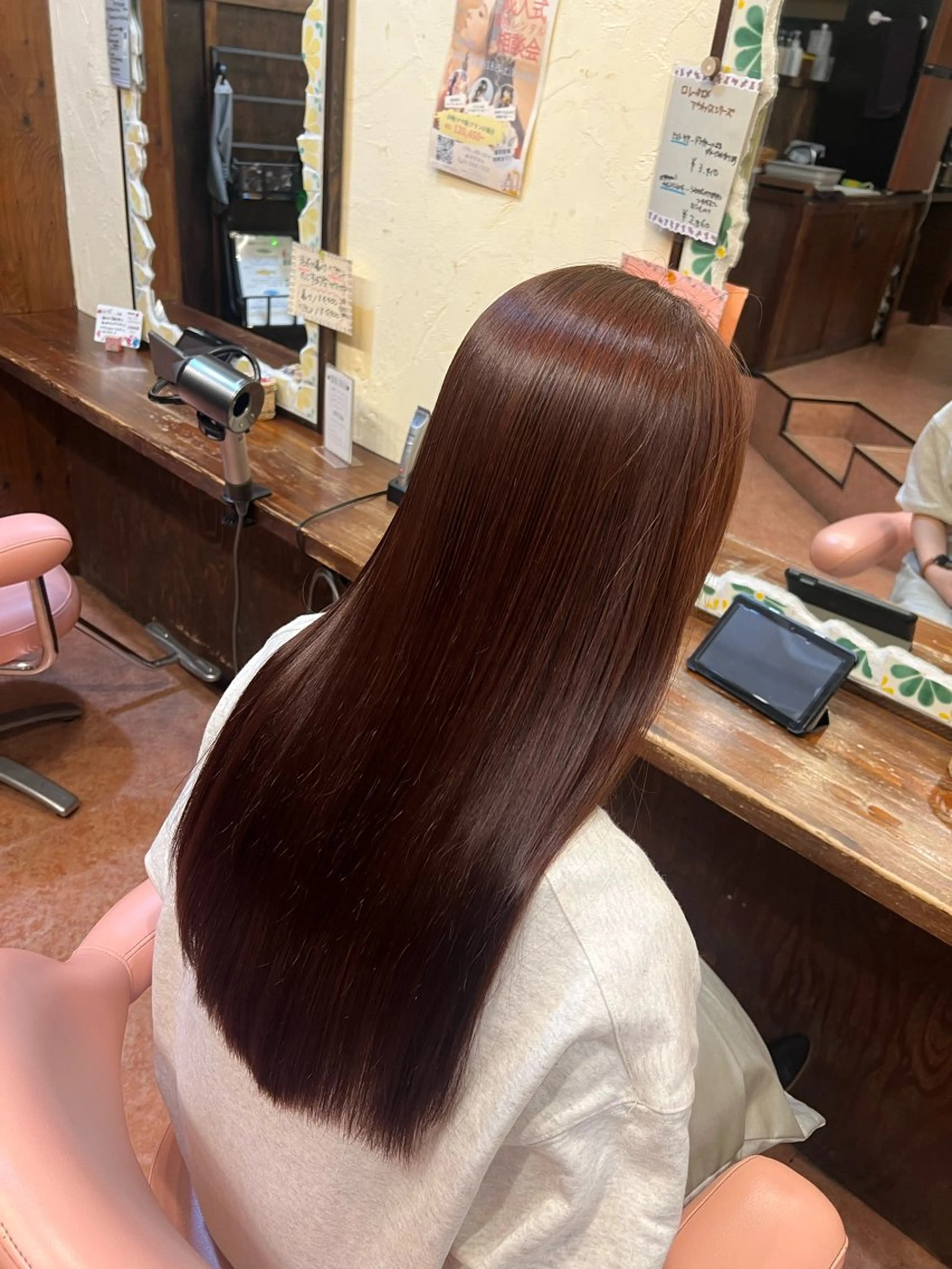 ロング カラー レッドカラー 片岡 なずなのヘアスタイル