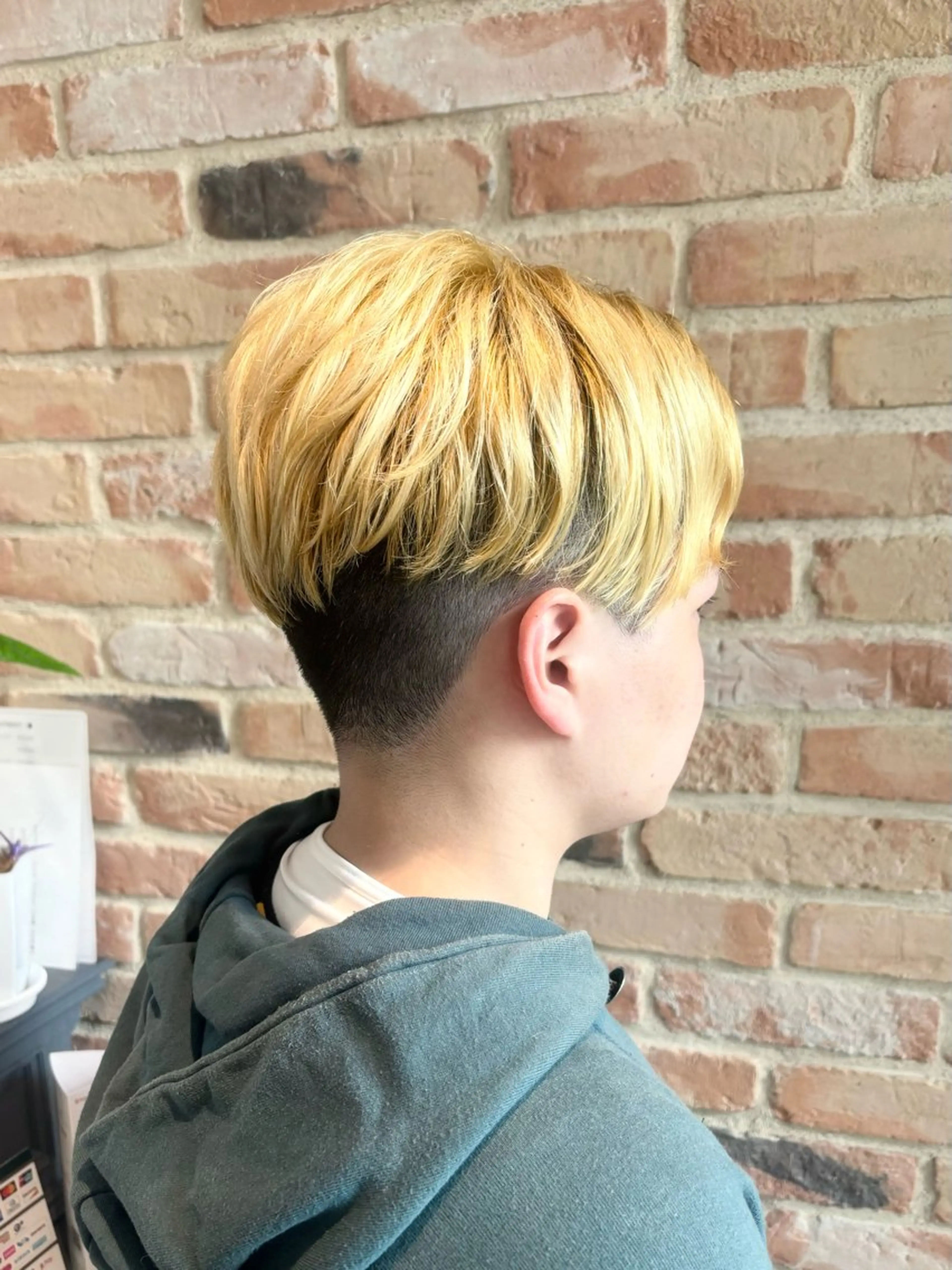 ショート カラー メンズ 古川 琴美のヘアスタイル