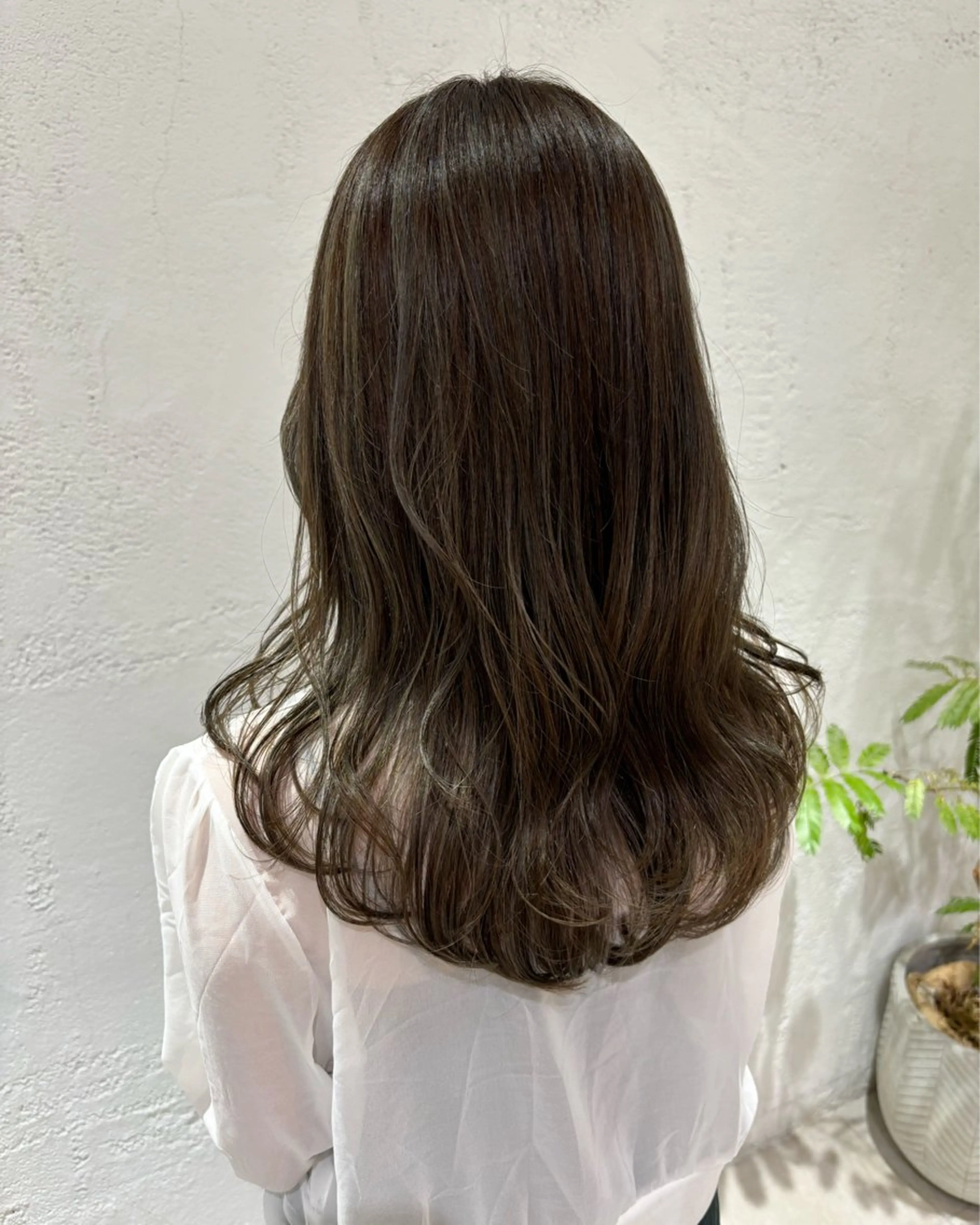 カラー ベージュカラー ハイライトカラー オリーブベージュ ヘアカラー トリートメント サソウ ユリエ🥥のヘアスタイル