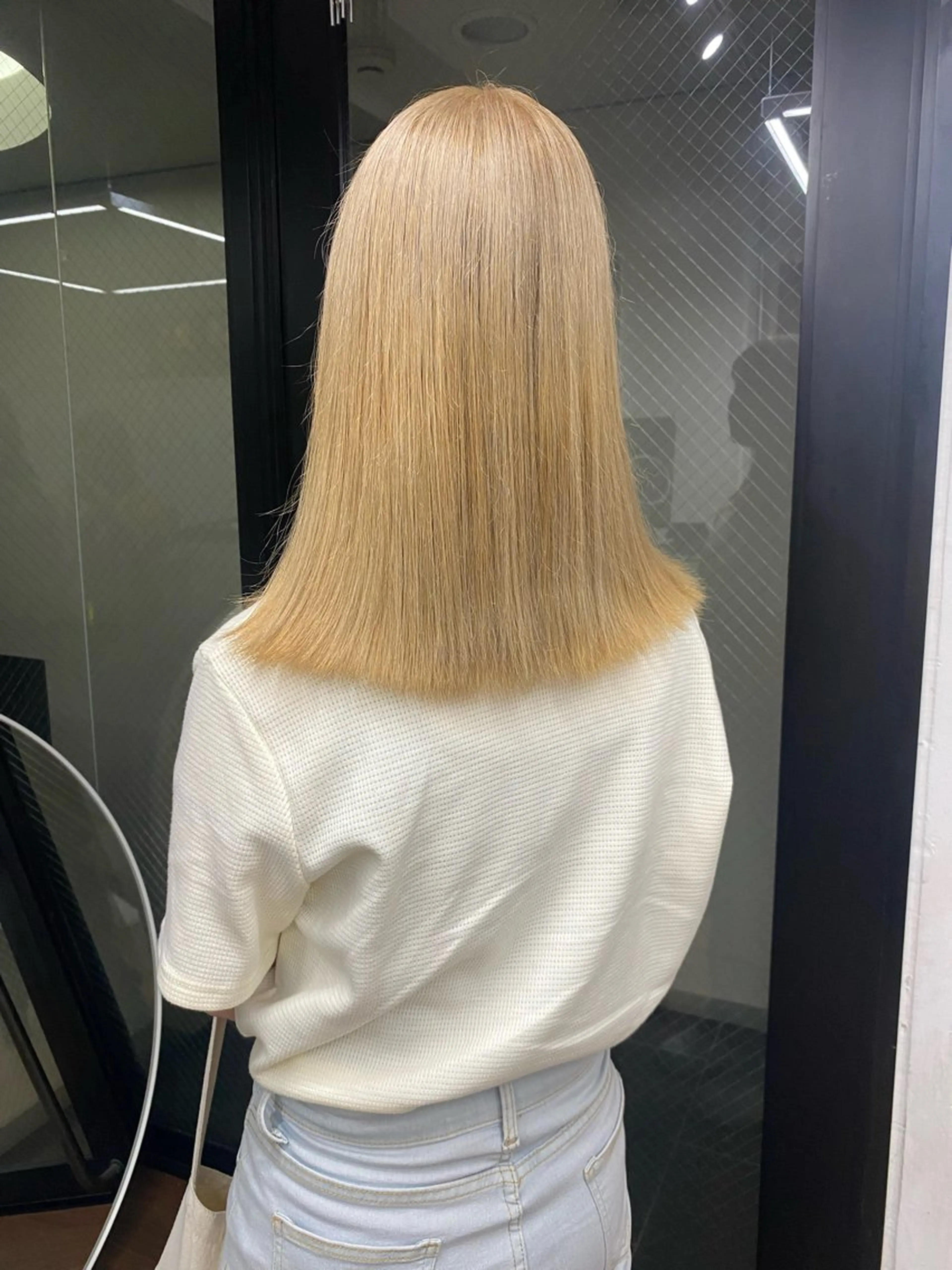 カラー ベージュカラー ブリーチ 柔らかストレートと ツヤカラー/和田陽向のヘアスタイル