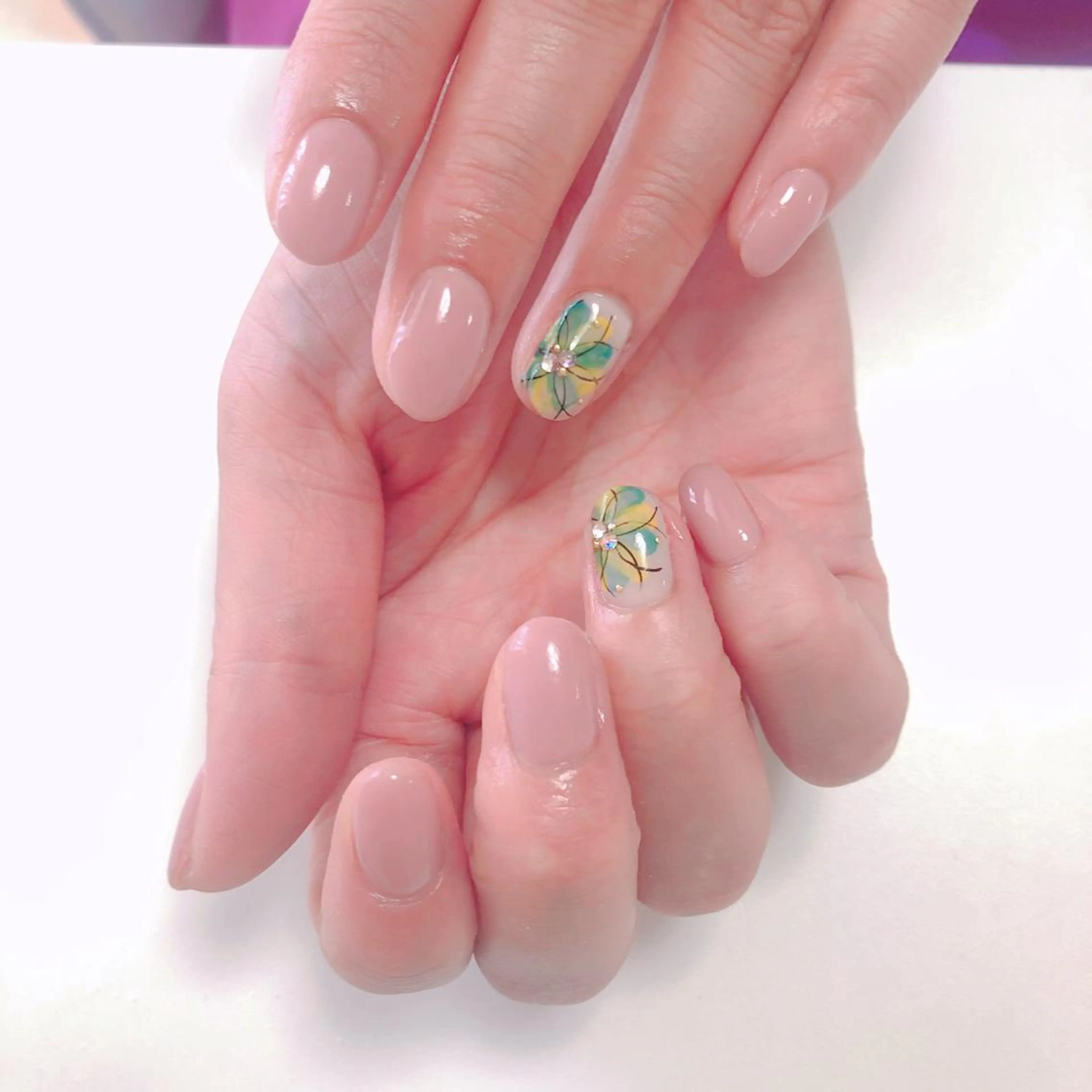 ネイル アートネイル 長さ出し フットネイル グリーン ニュアンスネイル Lily Roseスタッフ一同のマツエク・マツパデザイン