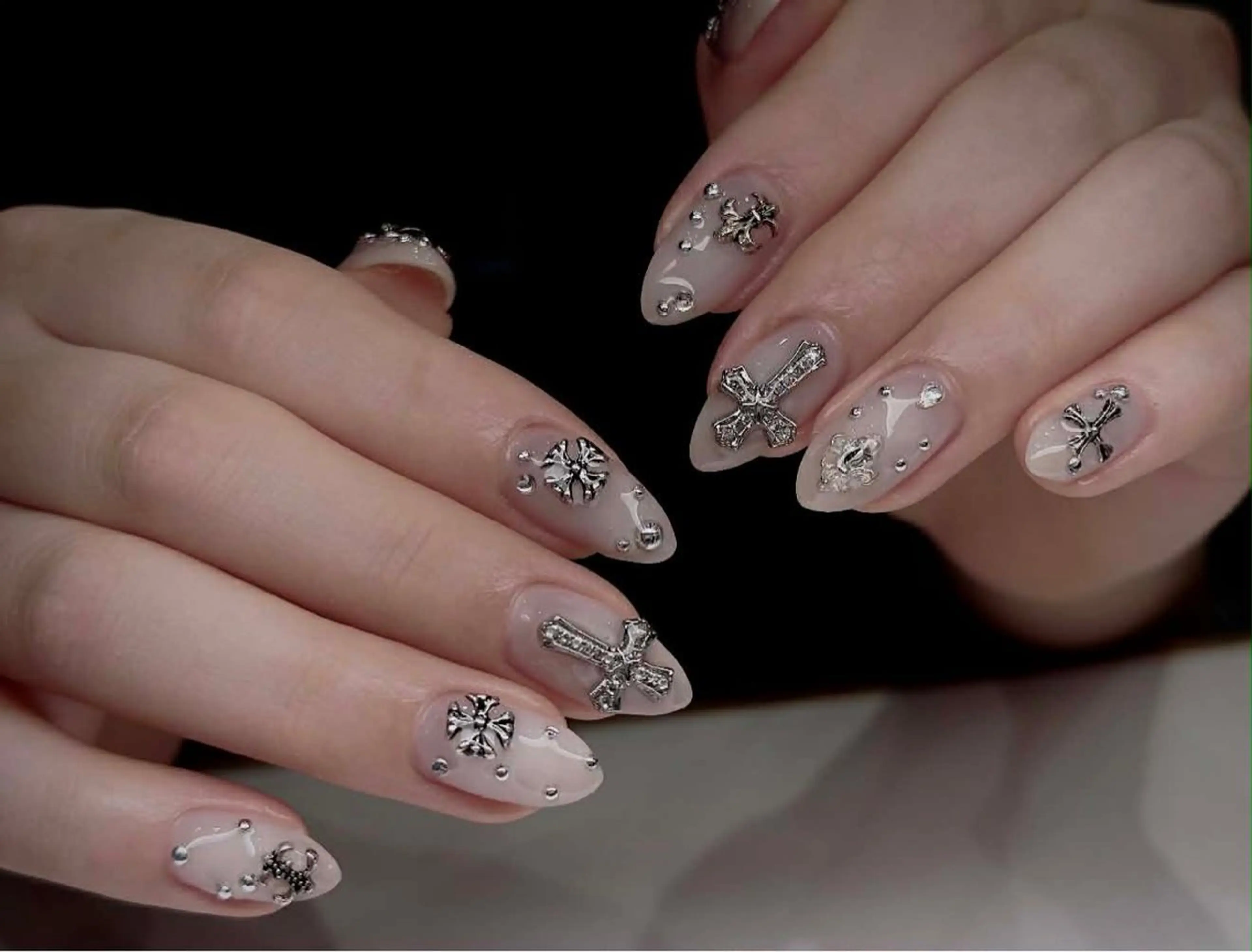 ネイル オーロラネイル ブルー チークネイル 長さ出し フットネイル ハンドネイル JIN 168 新大久保のネイルデザイン