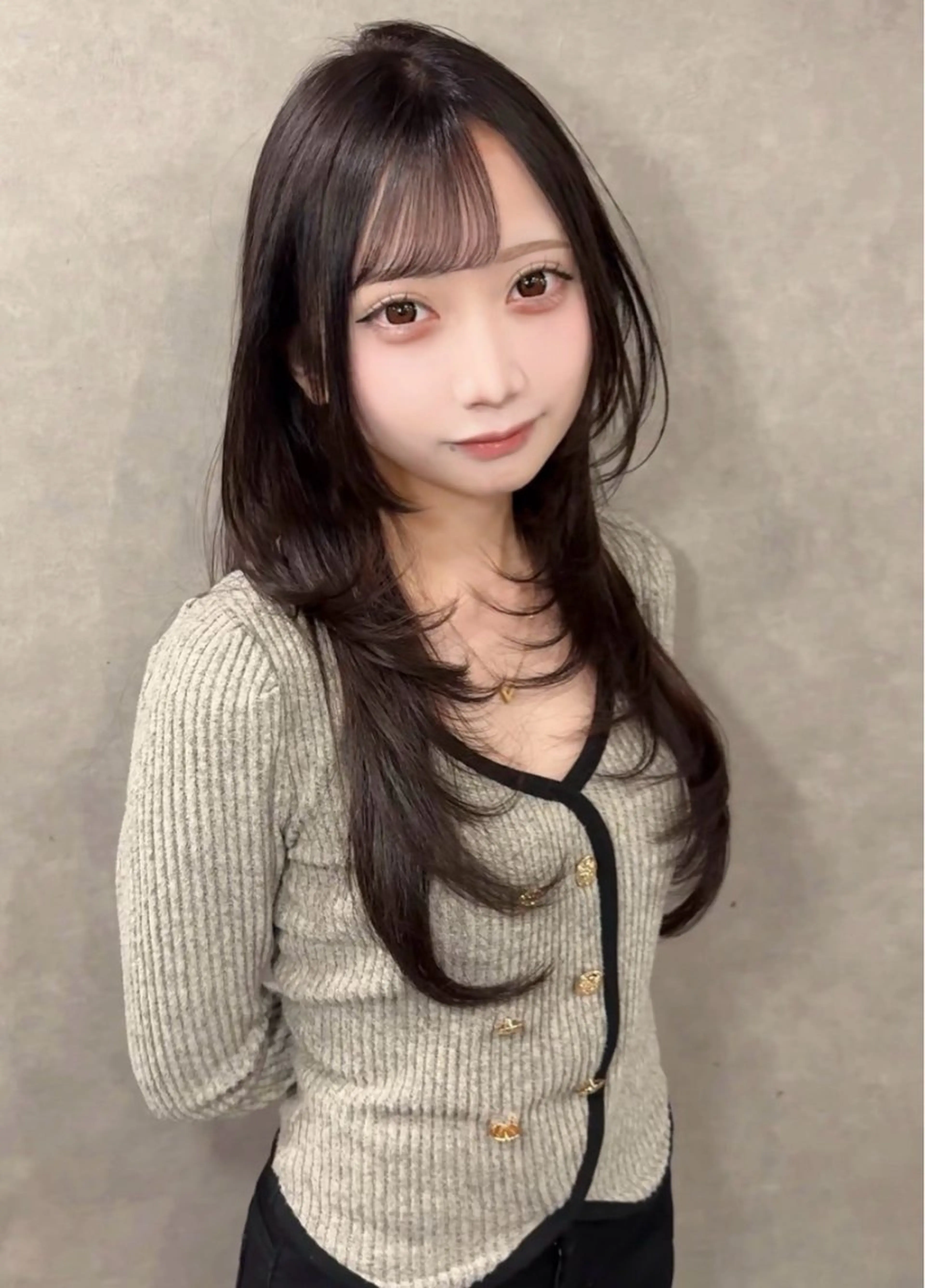 ロング カット がわ/ハイレイヤー /ハイトーンカラーのヘアスタイル