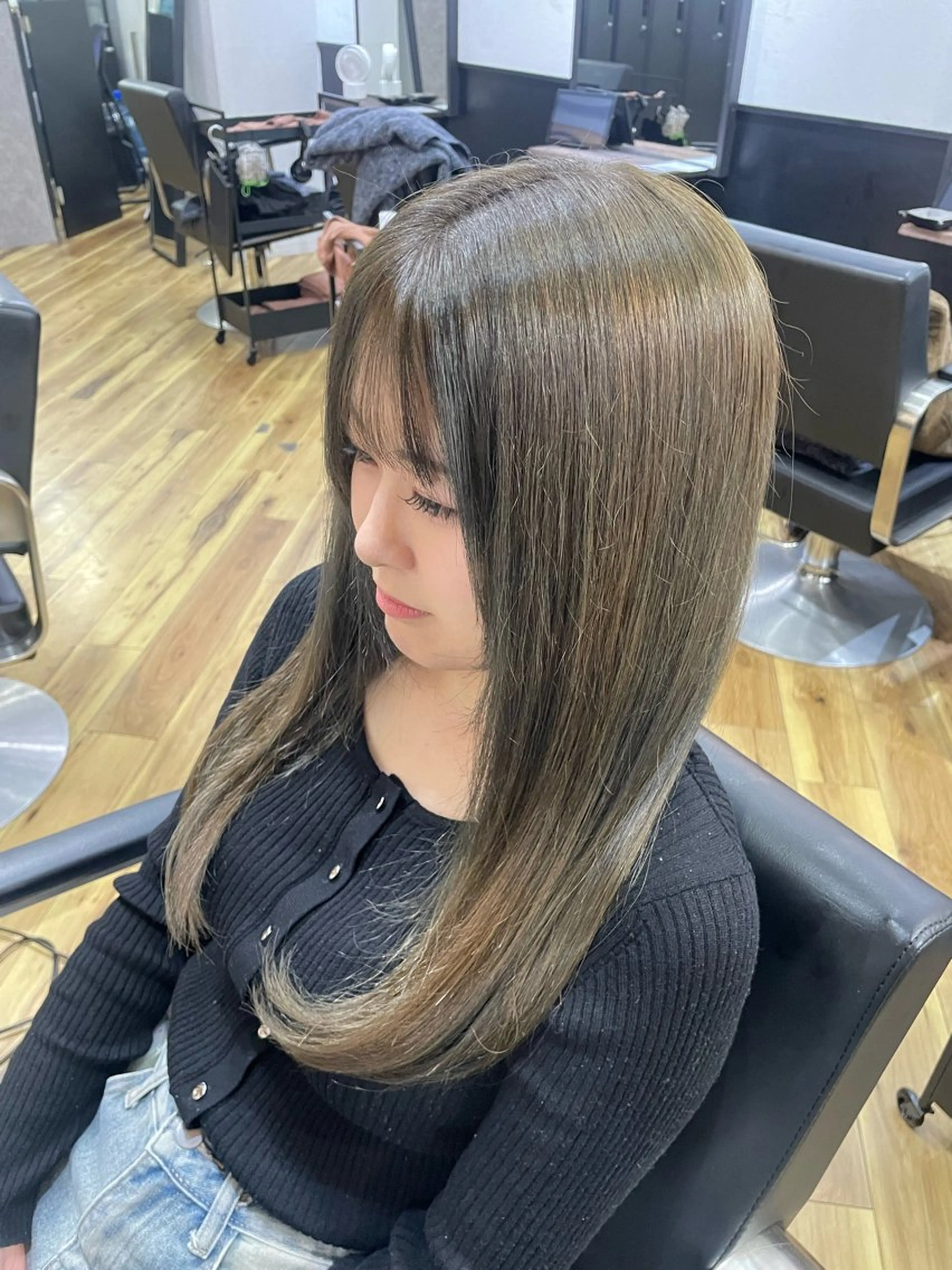 ロング カラー グレージュ オリーブカラー オリーブグレージュ オリーブグレー LAGUNA 渋谷/Mioのヘアスタイル