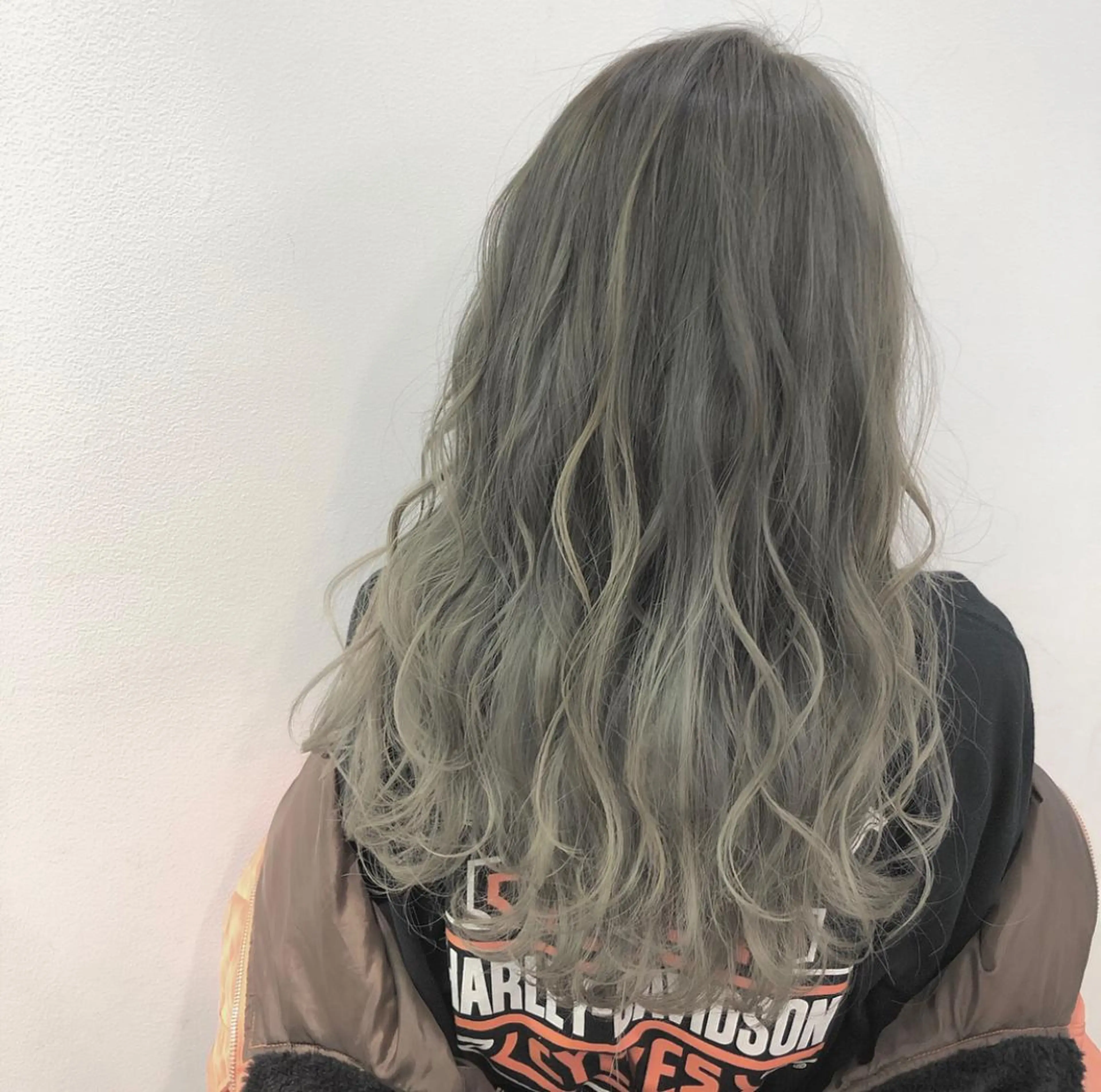 ロング カラー 渡邊 唯のヘアスタイル