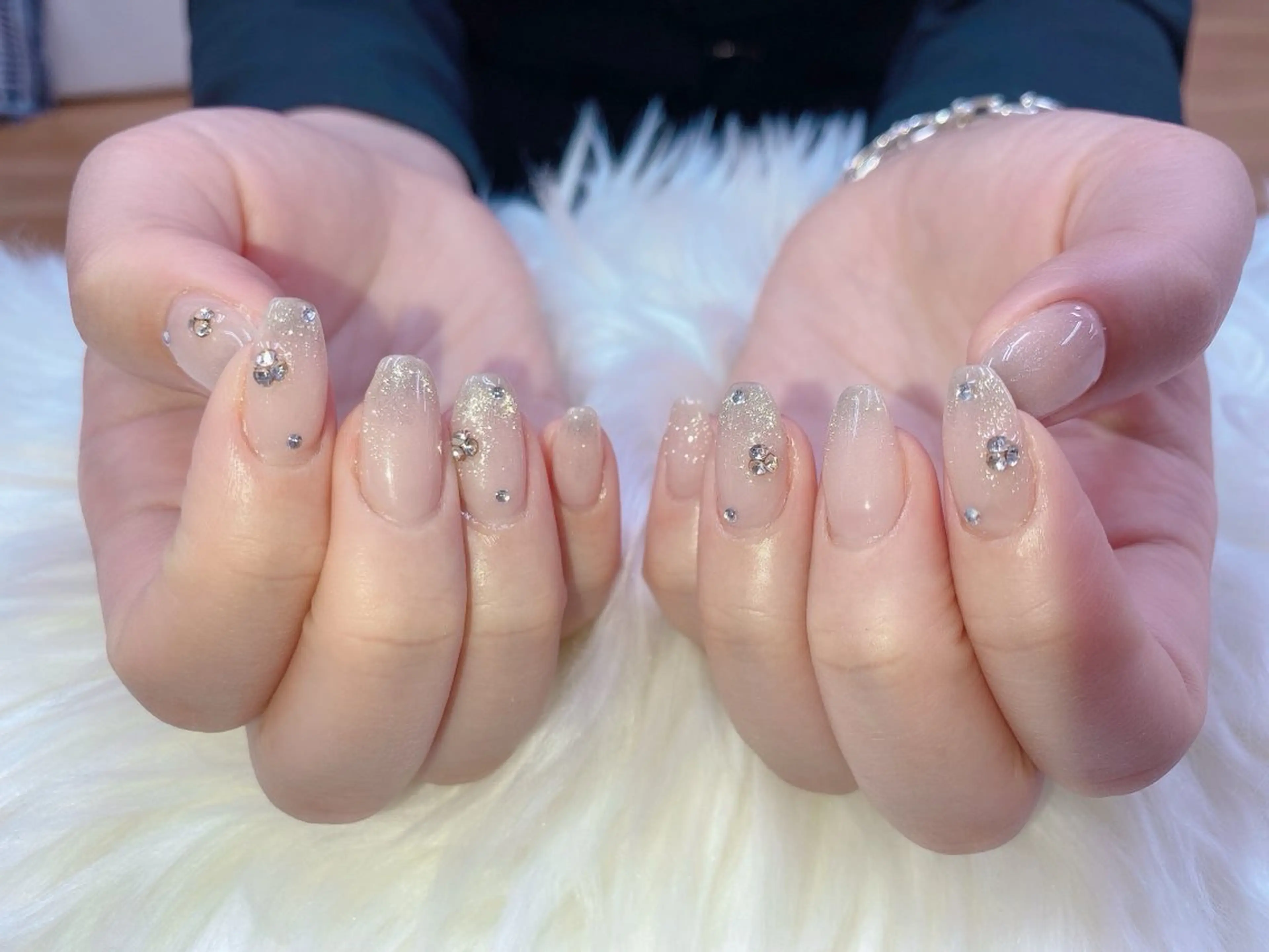 ネイル フレンチネイル グラデーション キラキラネイル 韓国ネイル マグネットネイル ハンドネイル ハンドケア Hara Nail 【パラジェル使用】のネイルデザイン