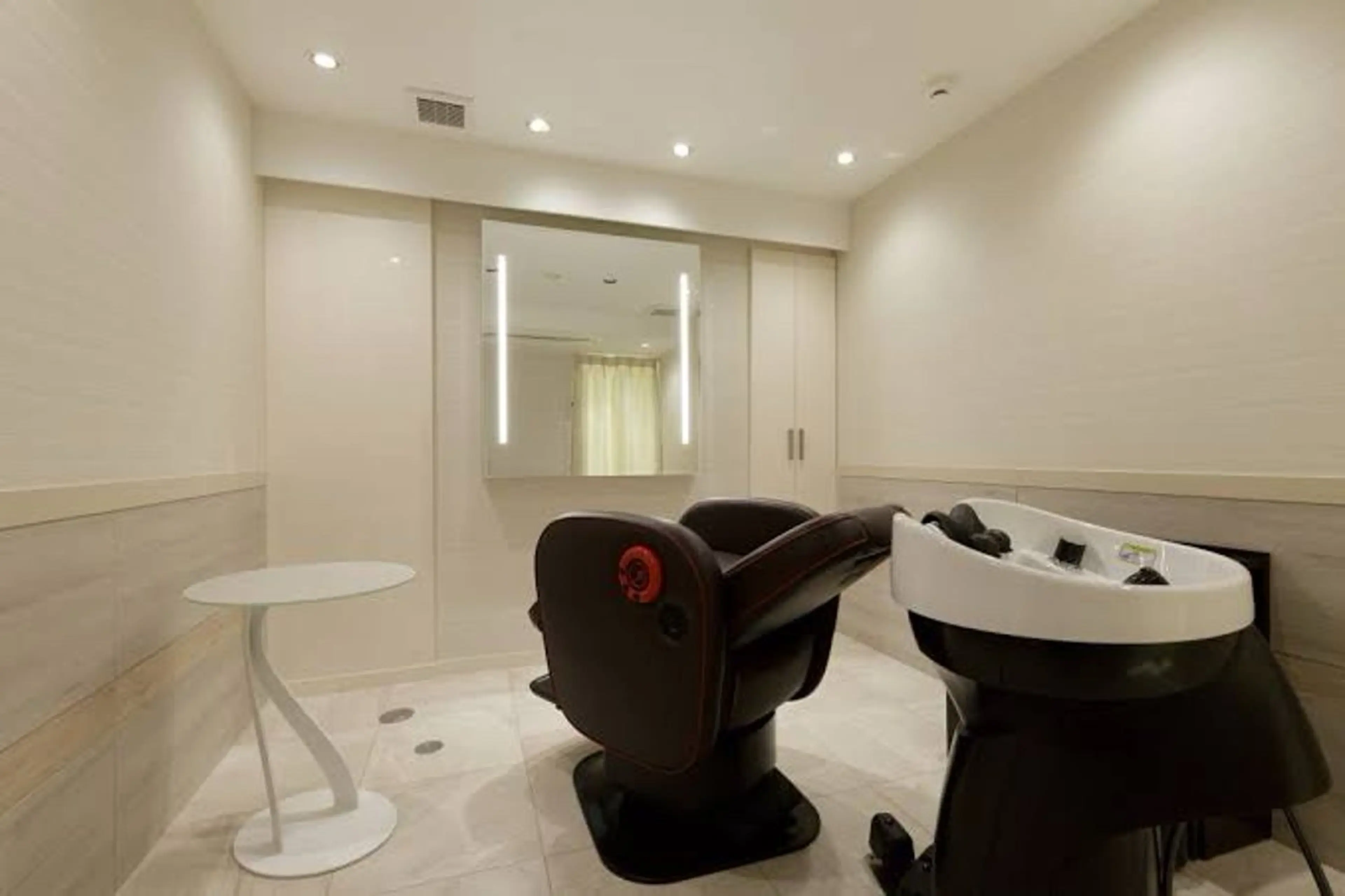 銀座レイヤーカット ×シースルー前髪のヘアスタイル