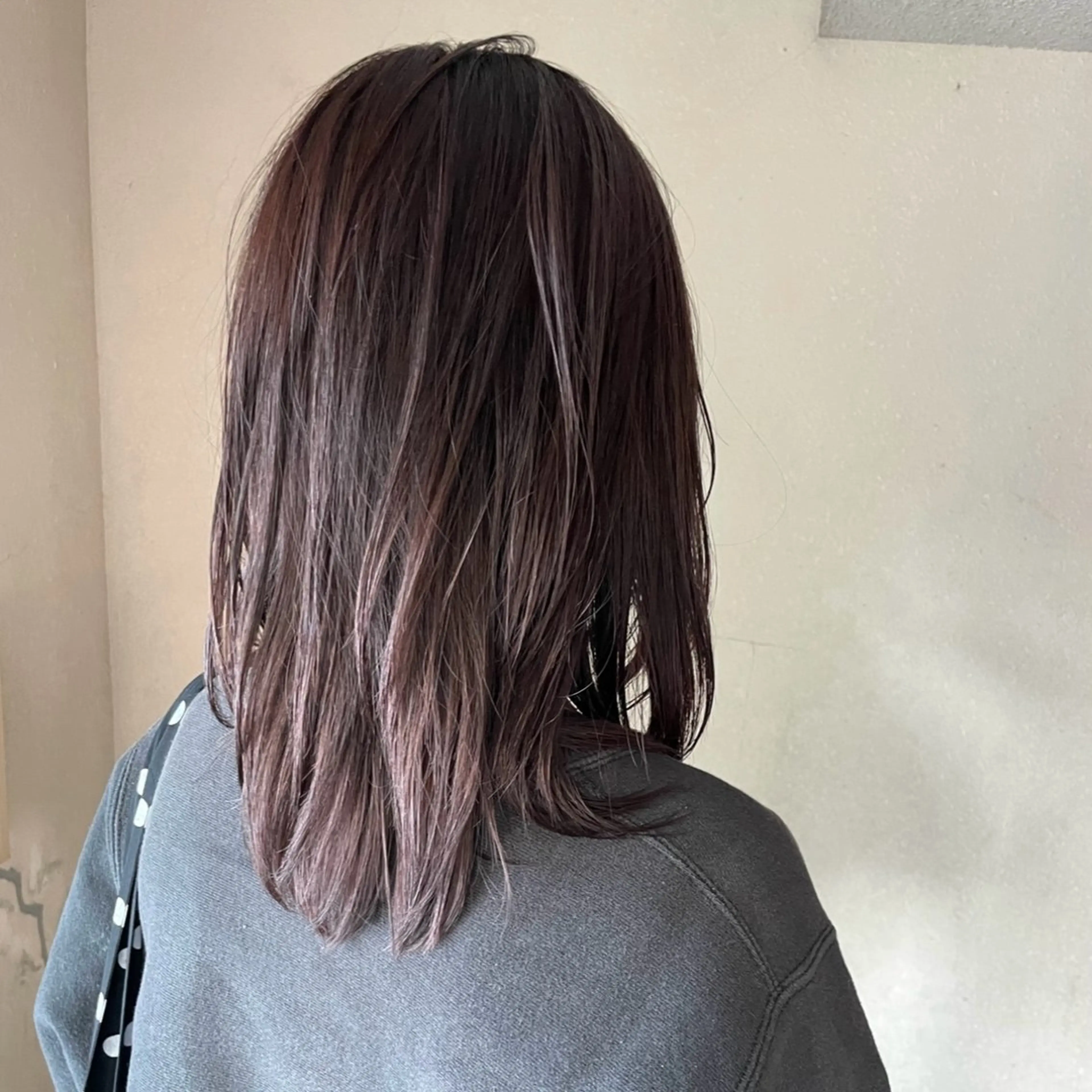 セミロング ラベンダーブラウン レイヤーカット カット ヘアカラー vivre libreのヘアスタイル