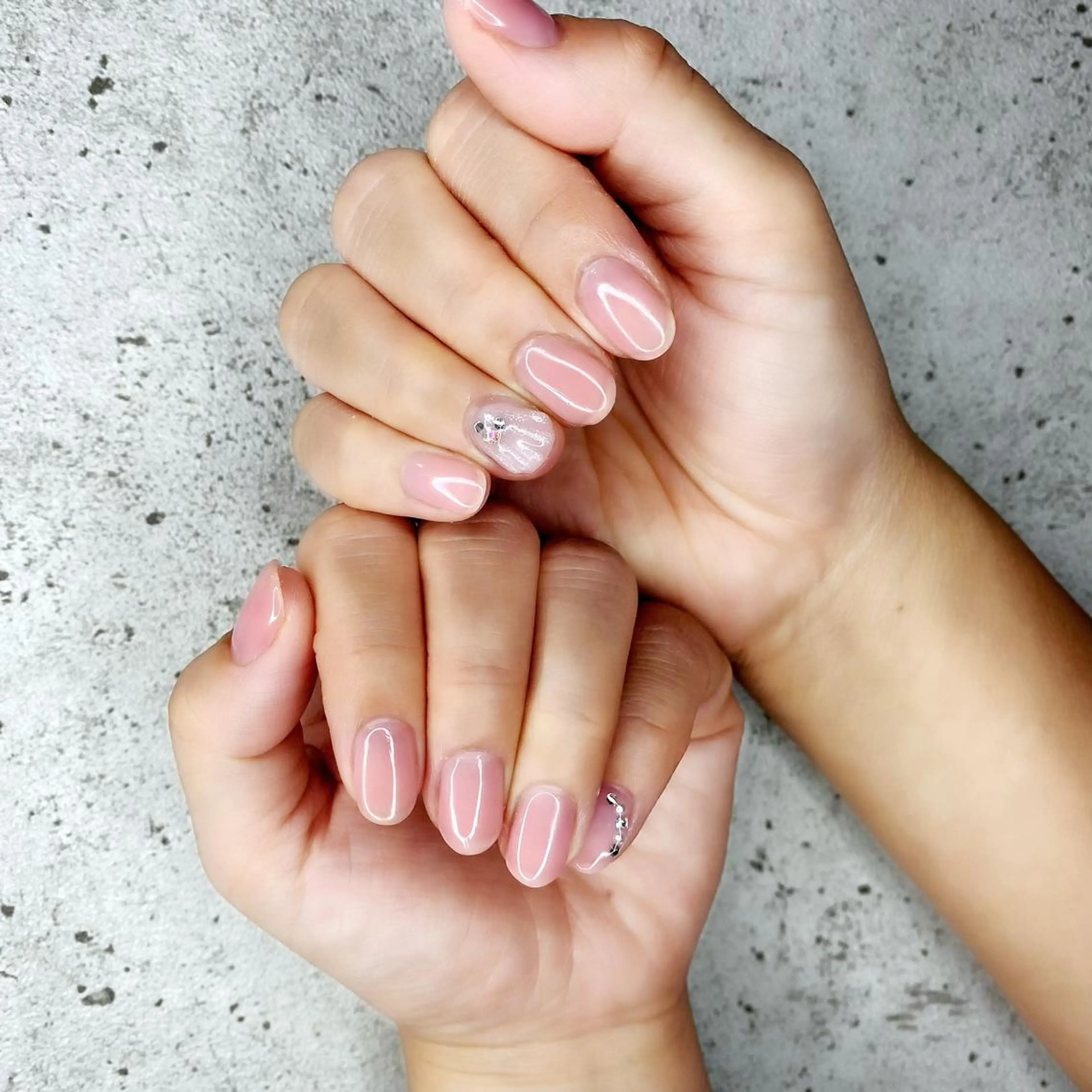 ミディアム カラー パーマ ヘアアレンジ キッズ ネイル マツエク・マツパ アイブロウ ピンクカラー 眉カラー カラーマツエク アートネイル クリアネイル ハンドネイル Salon Ｋのネイルデザイン