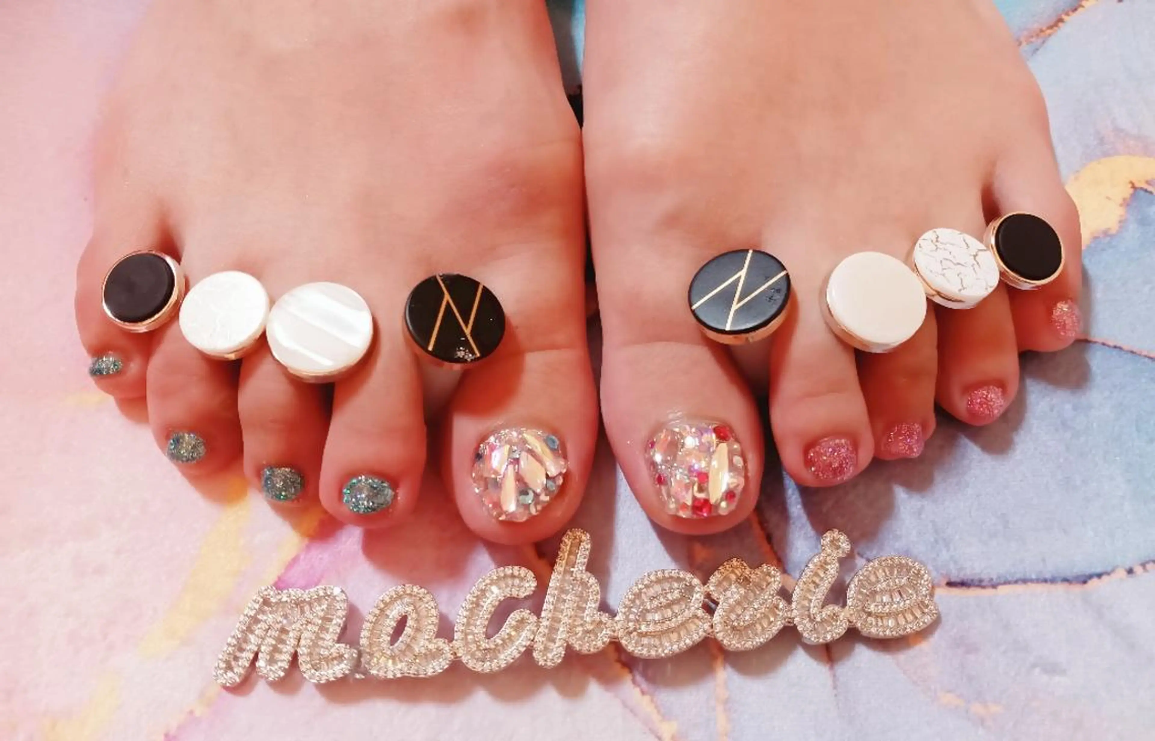 ネイル キラキラネイル フットネイル Nail Salon macherieのネイルデザイン