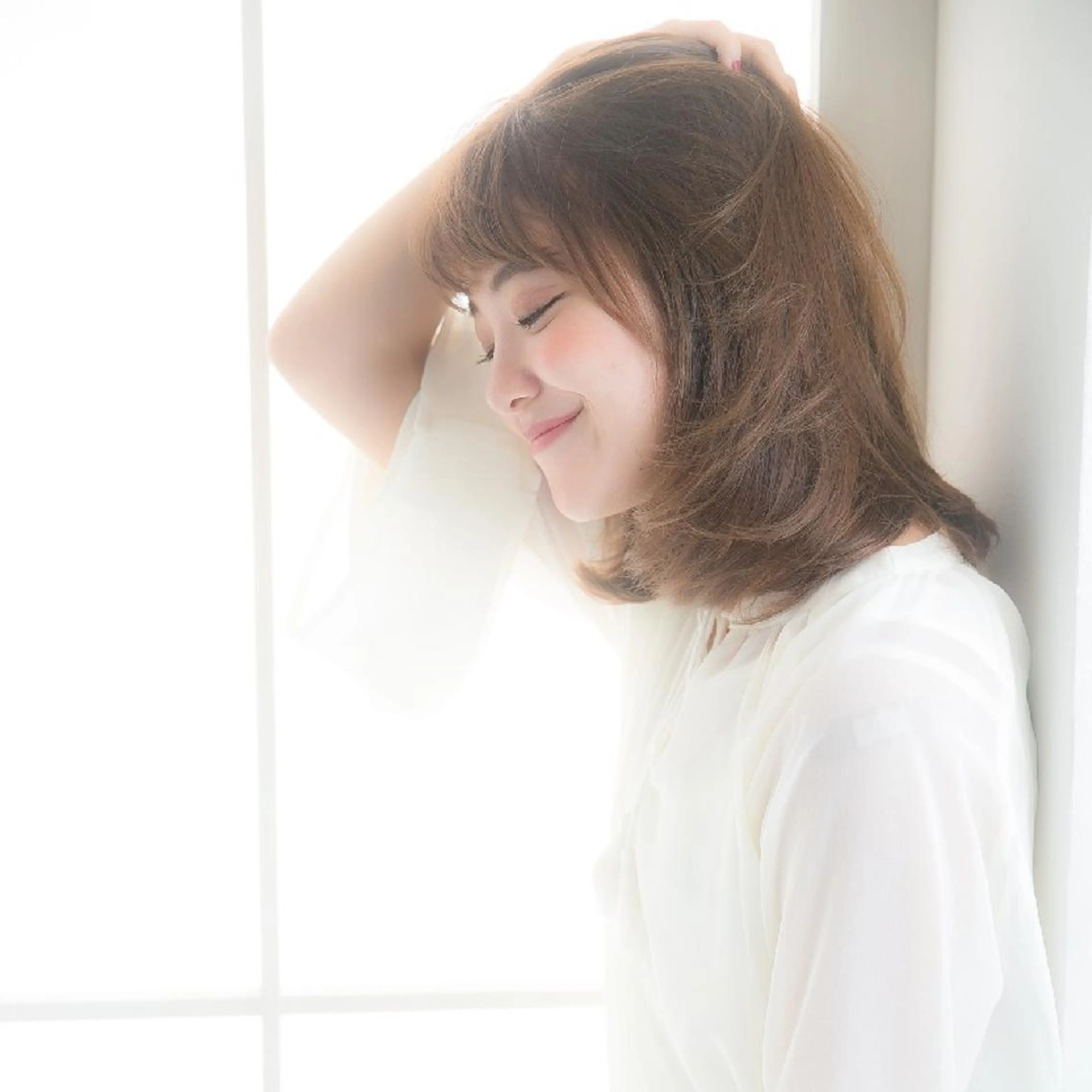 ミディアム カラー ベージュカラー フォギーベージュ グレージュ オリーブベージュ newi saLyu ネウィ　サリューのヘアスタイル