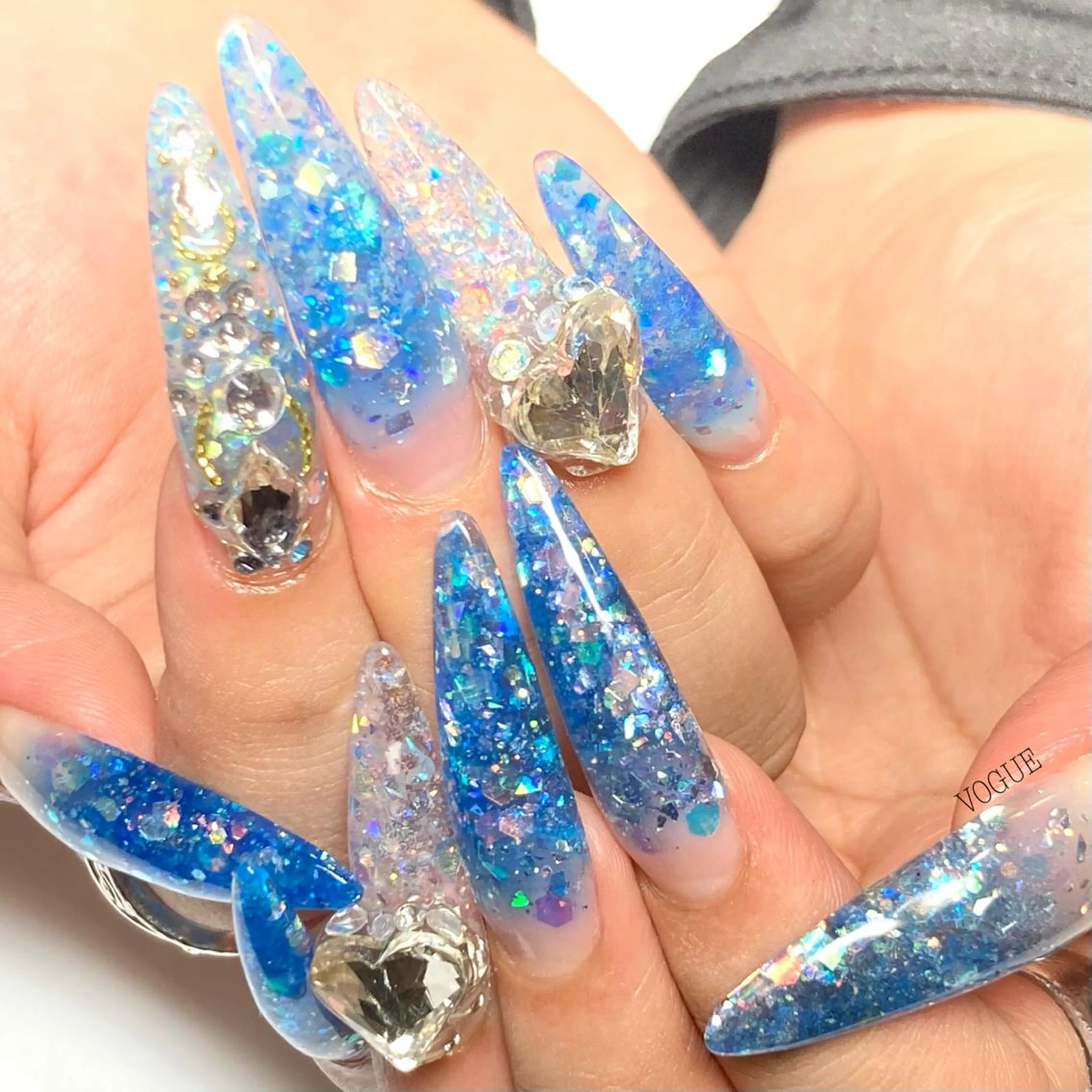 ネイル ハンドネイル VOGUE ×SWANのネイルデザイン