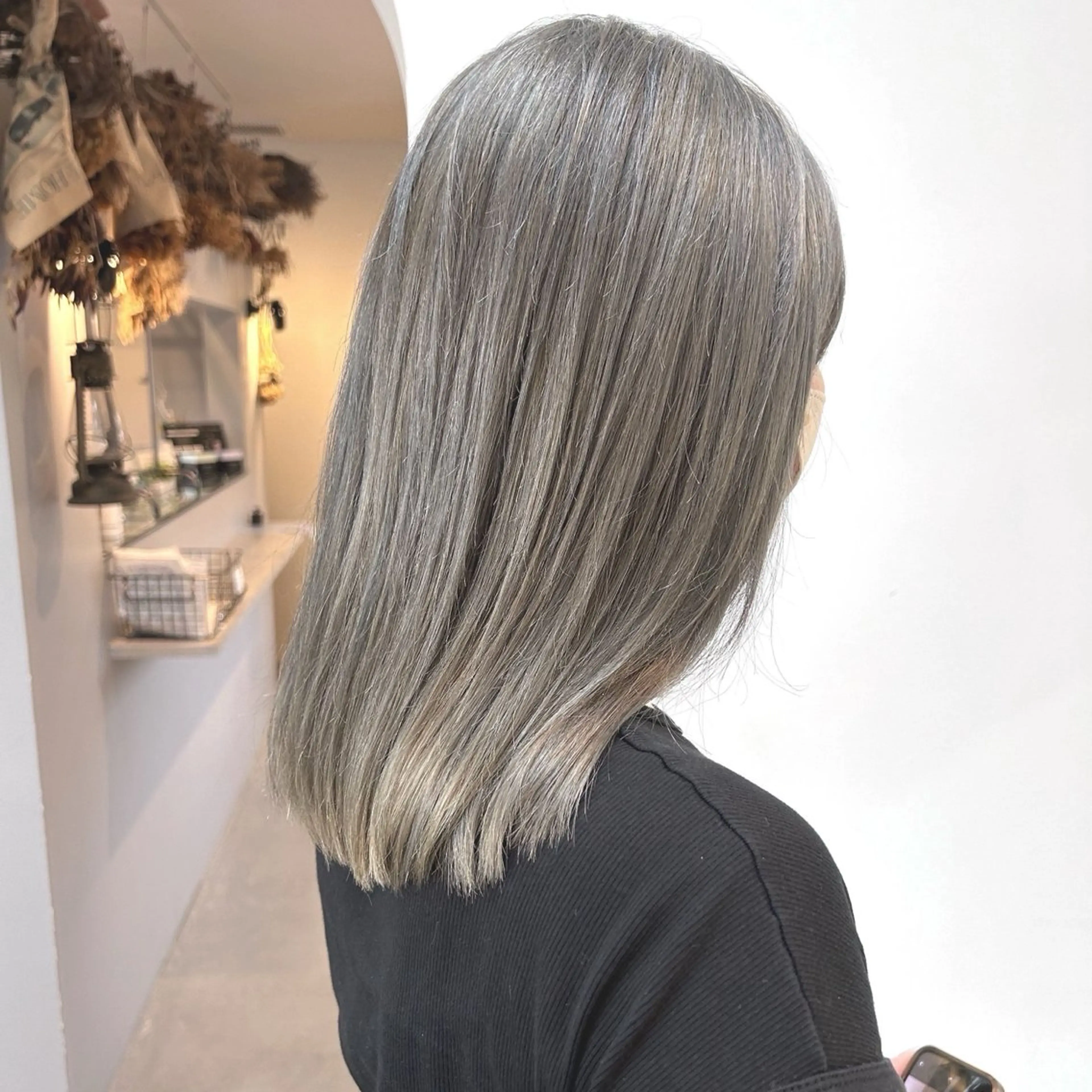 ミディアム カット ヘアカラー 綿貫 美雪のヘアスタイル