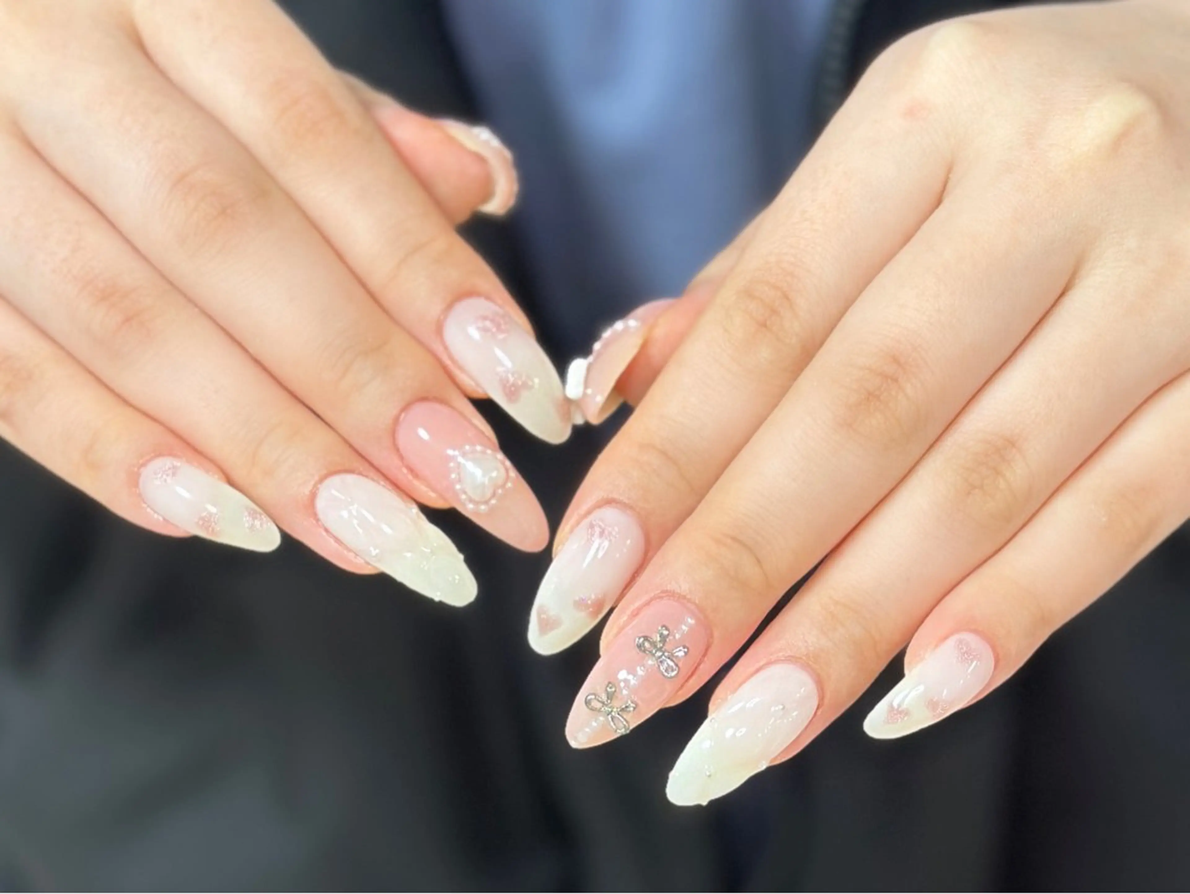 ネイル アートネイル オーロラネイル チークネイル フレンチネイル ガラスフレンチ ハンドネイル 🎀YooLi Nail salonのネイルデザイン
