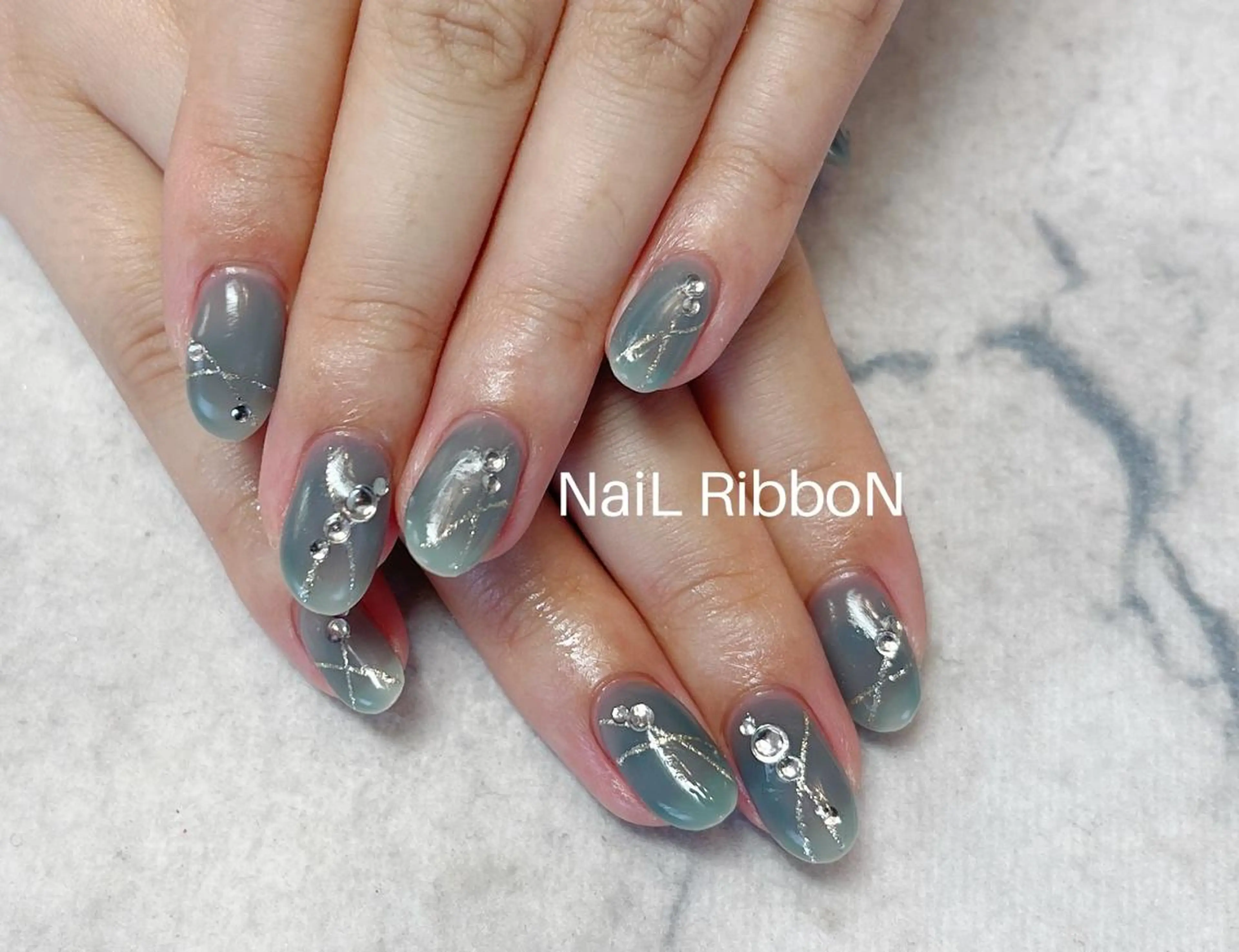 ネイル ネイルリボン 受付スタッフのネイルデザイン