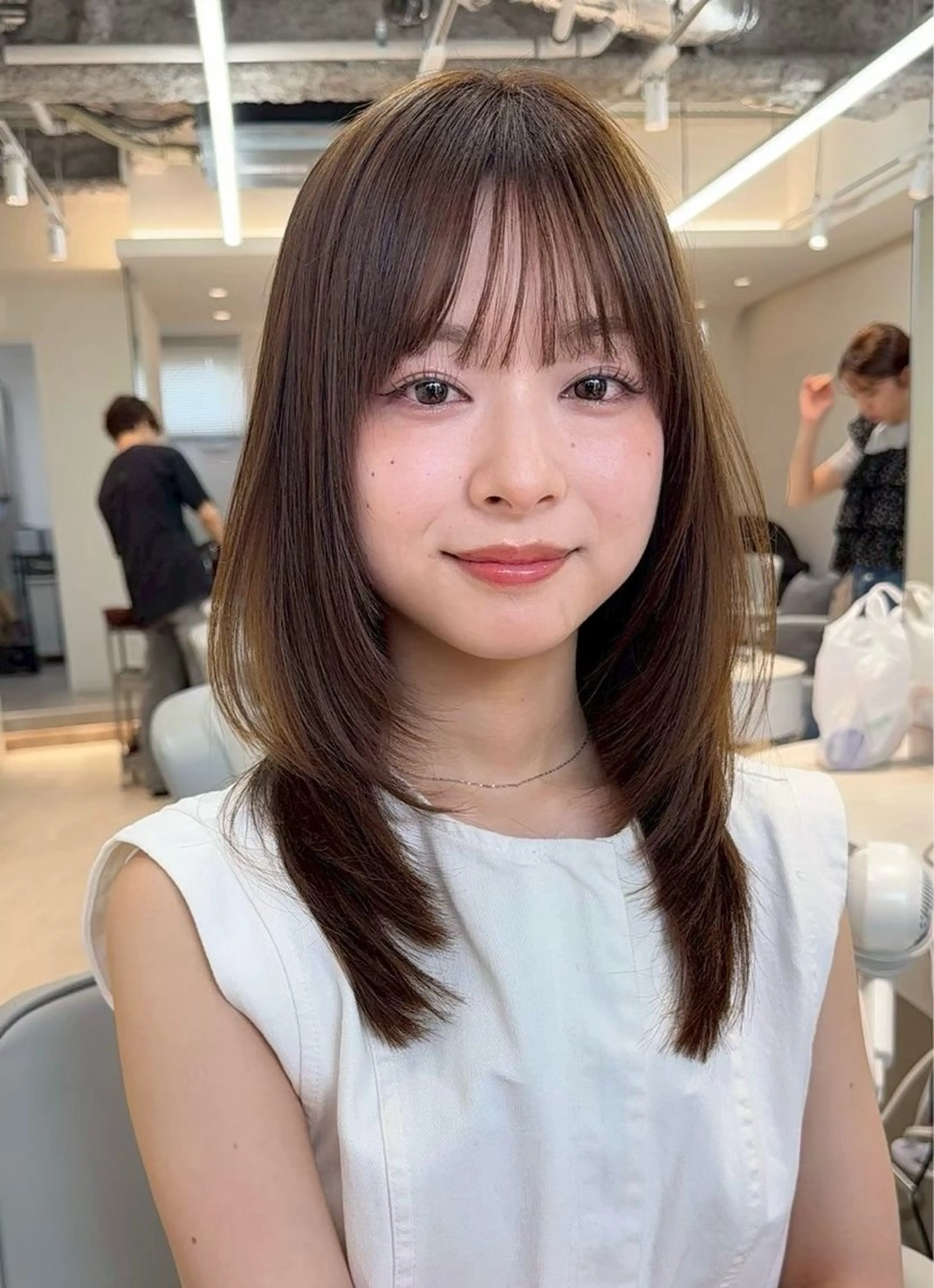 ミディアム カラー レイヤーカット 加藤 栞里のヘアスタイル