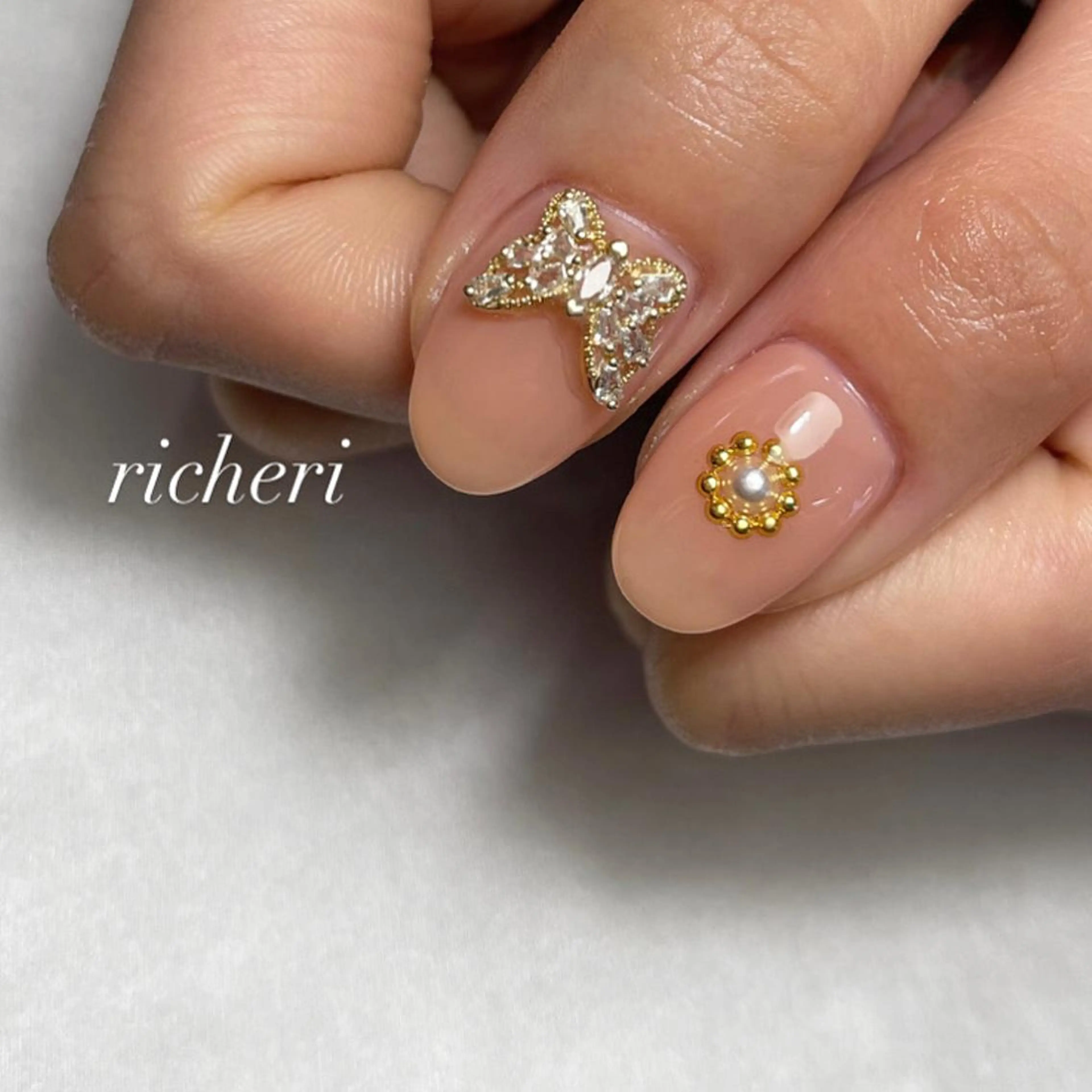 ミディアム ネイル ハンドネイル richeri beautyのエステ・リラクイメージ