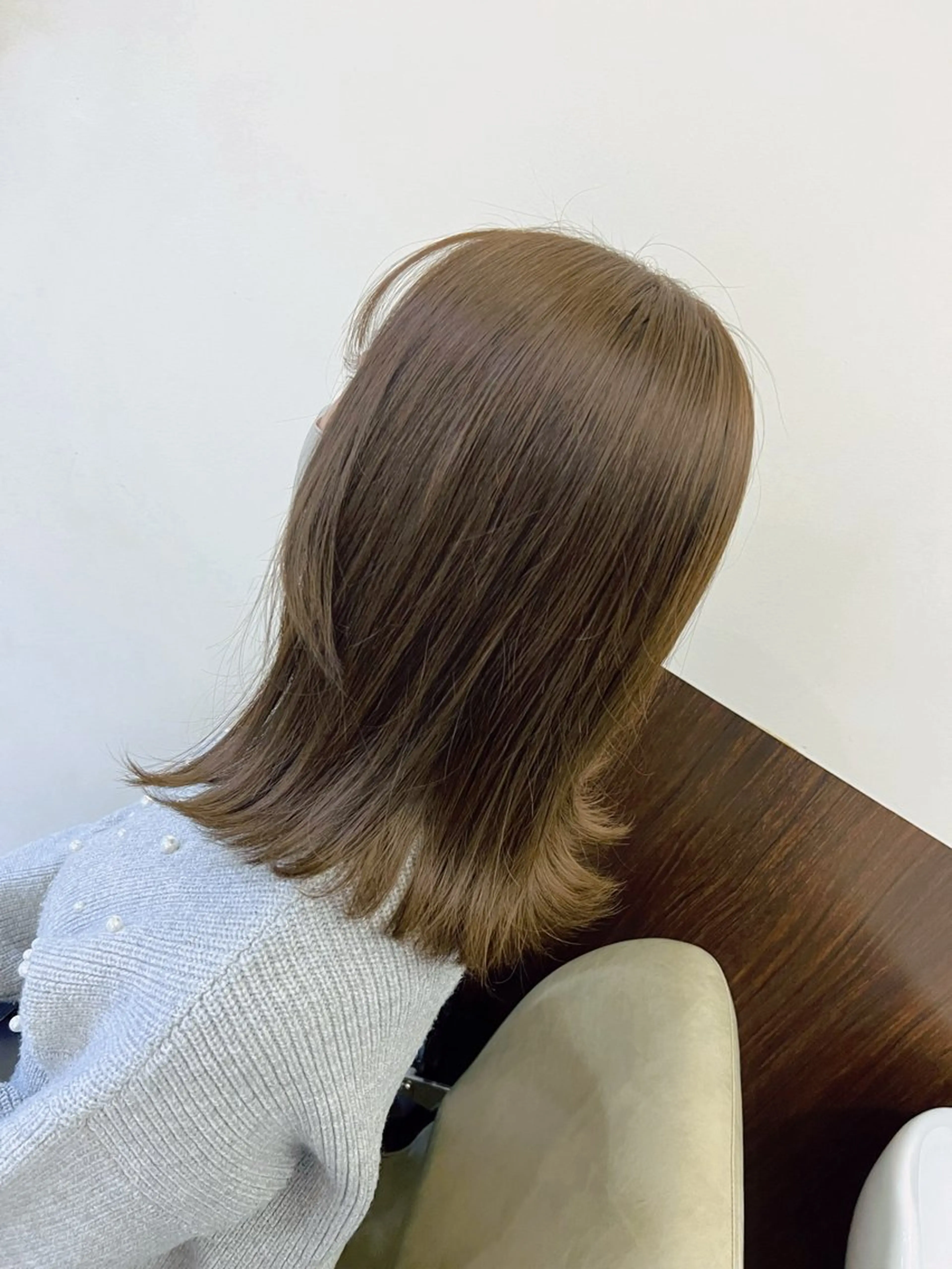 セミロング カラー オリーブカラー PON　ハイトーン ショートカット心斎橋のヘアスタイル