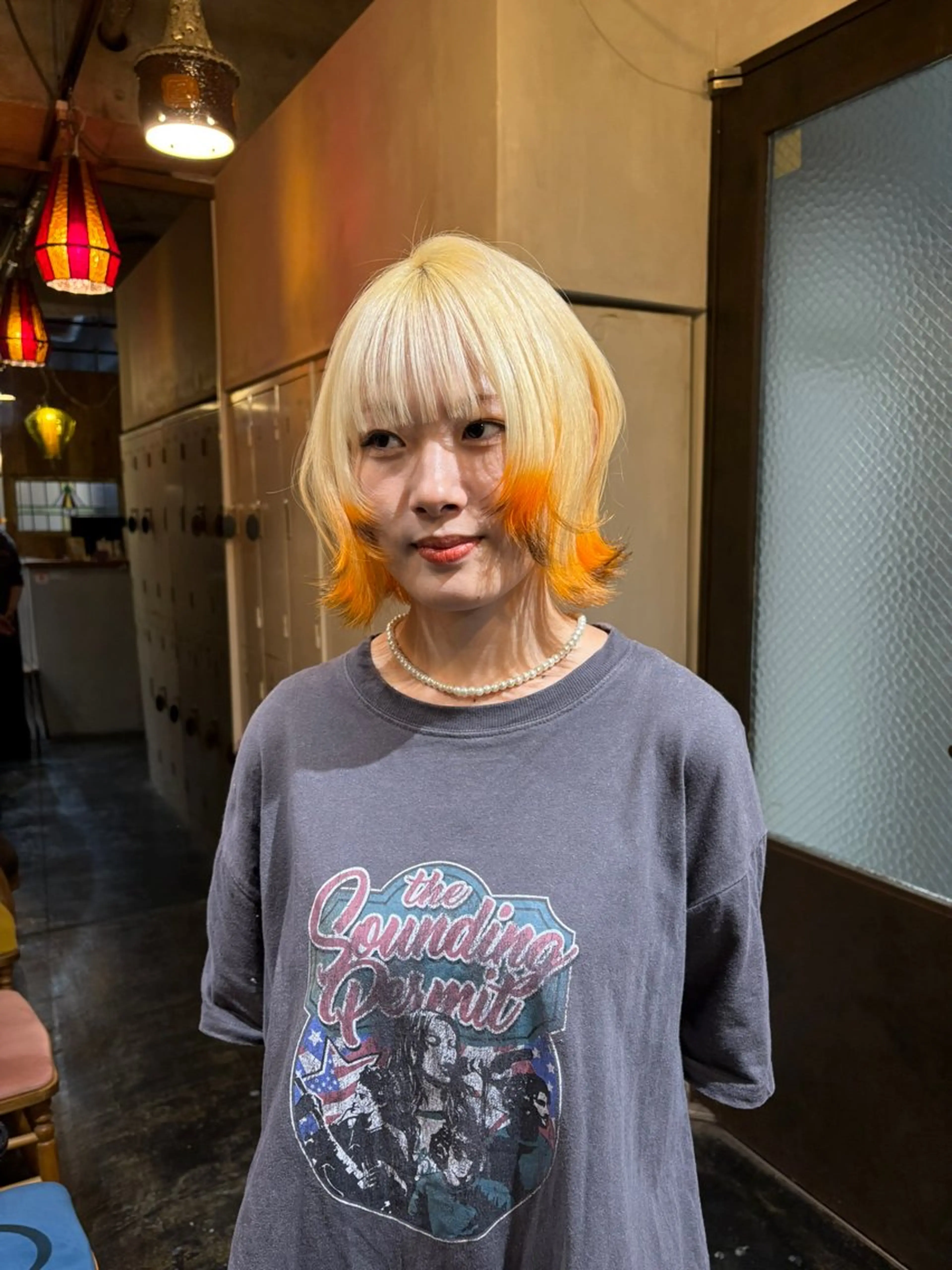 ミディアム 透明感/グレージュ/ レイヤー/ 青空のヘアスタイル