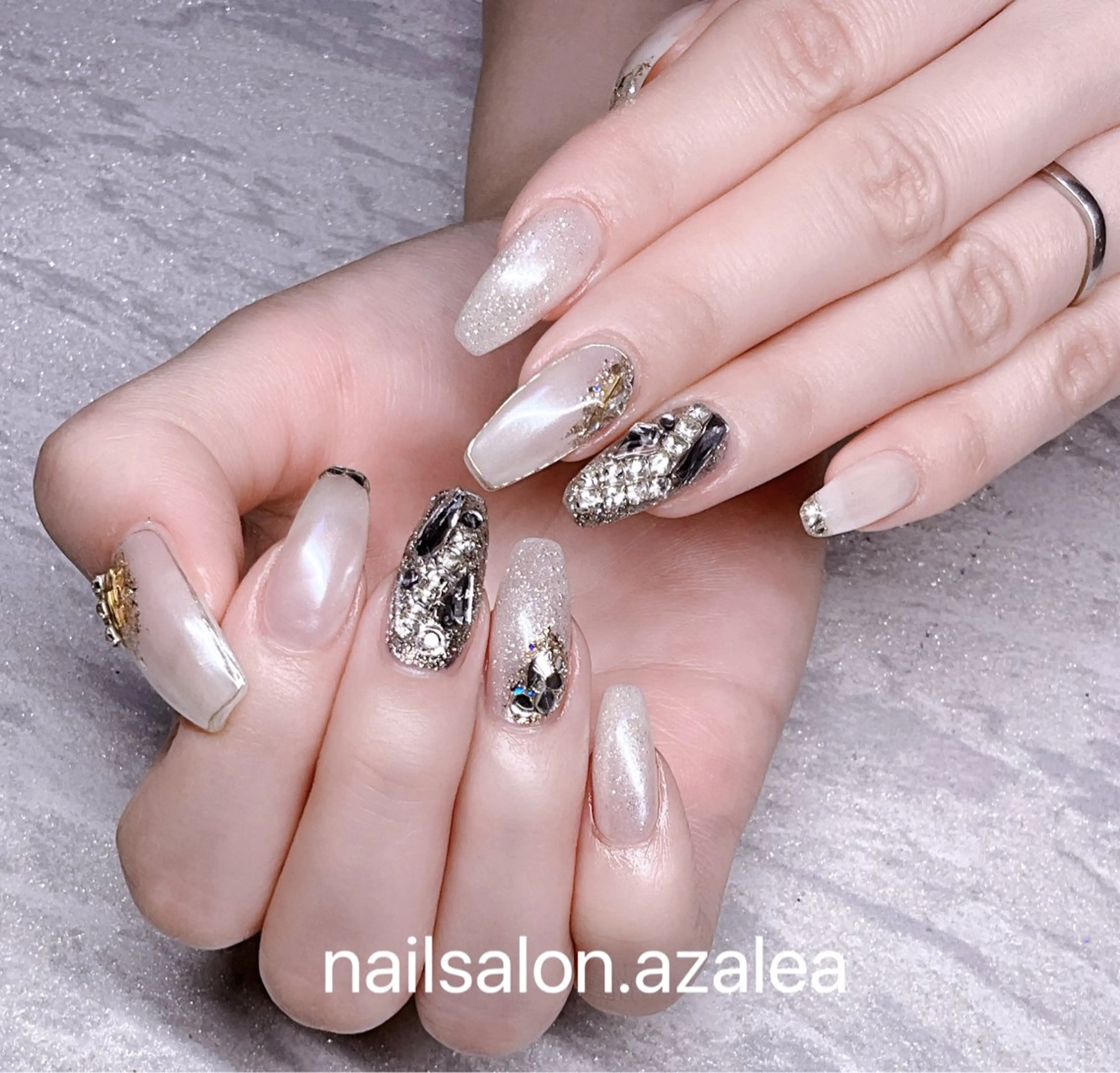 ネイル R inのネイルデザイン