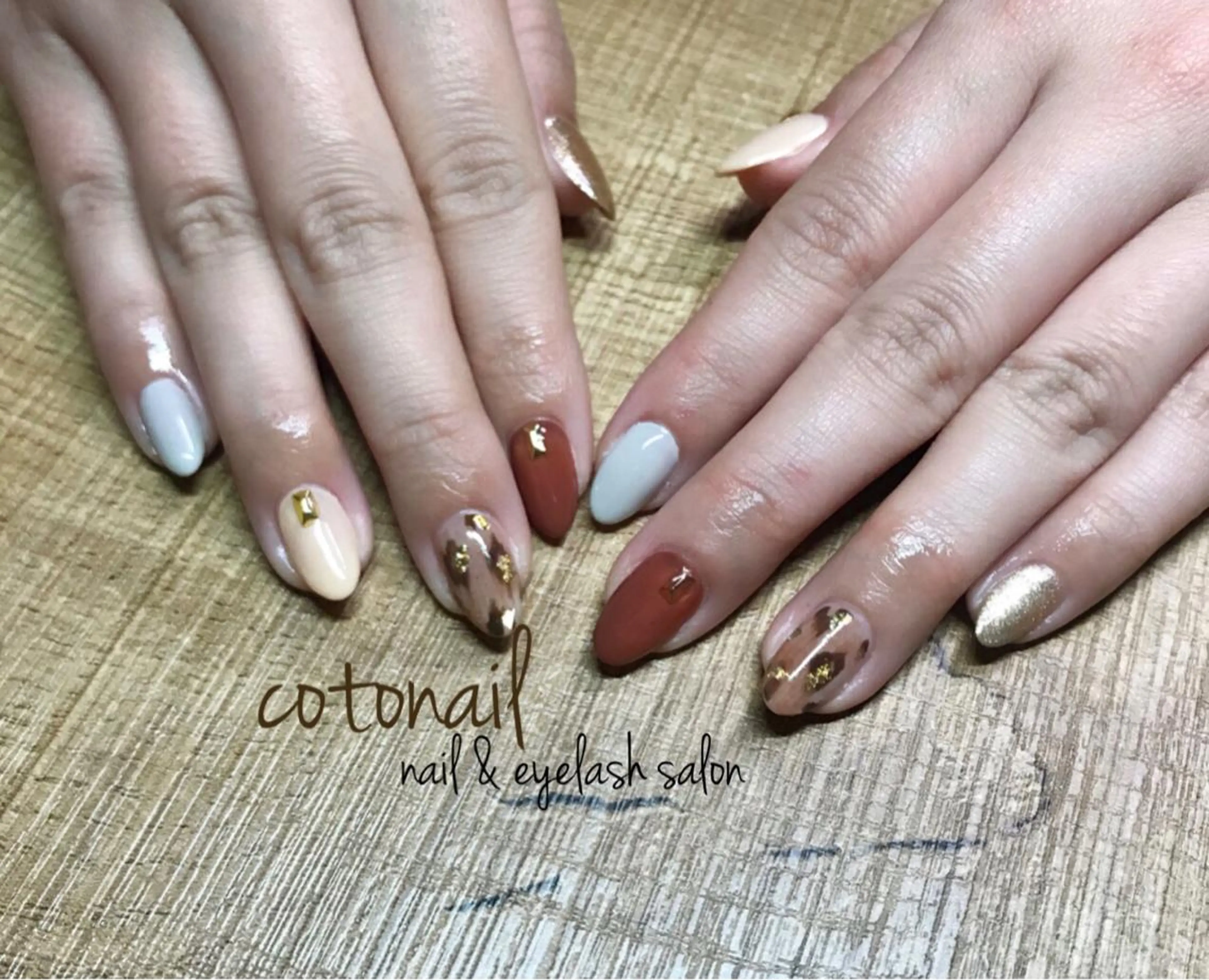 ミディアム ネイル アートネイル ハンドネイル ツメトマツゲ .のネイルデザイン