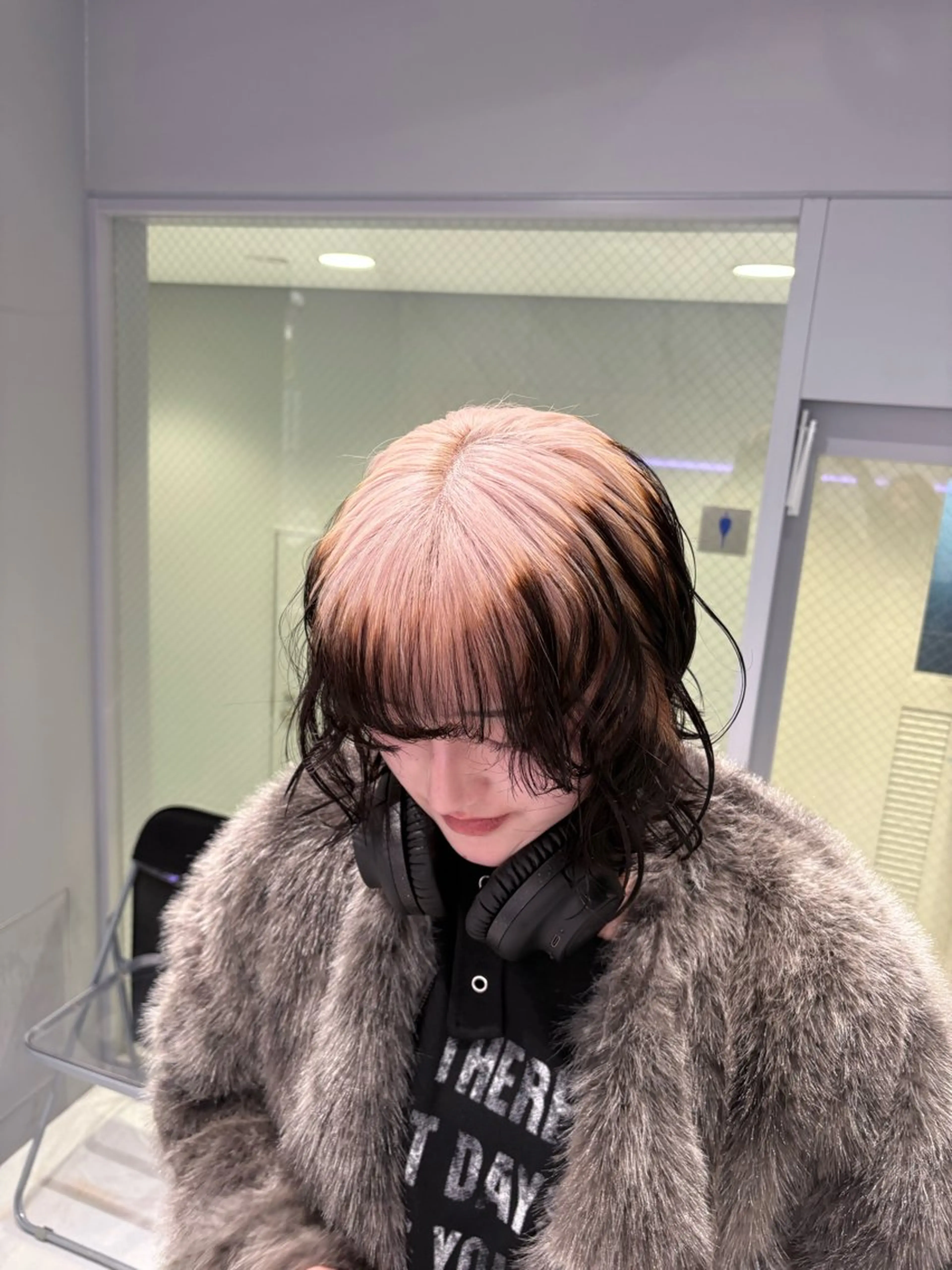 ミディアム カラー ブリーチ カット ヘアカラー トリートメント 菜々🫧新宿 透明感ケアブリーチのヘアスタイル