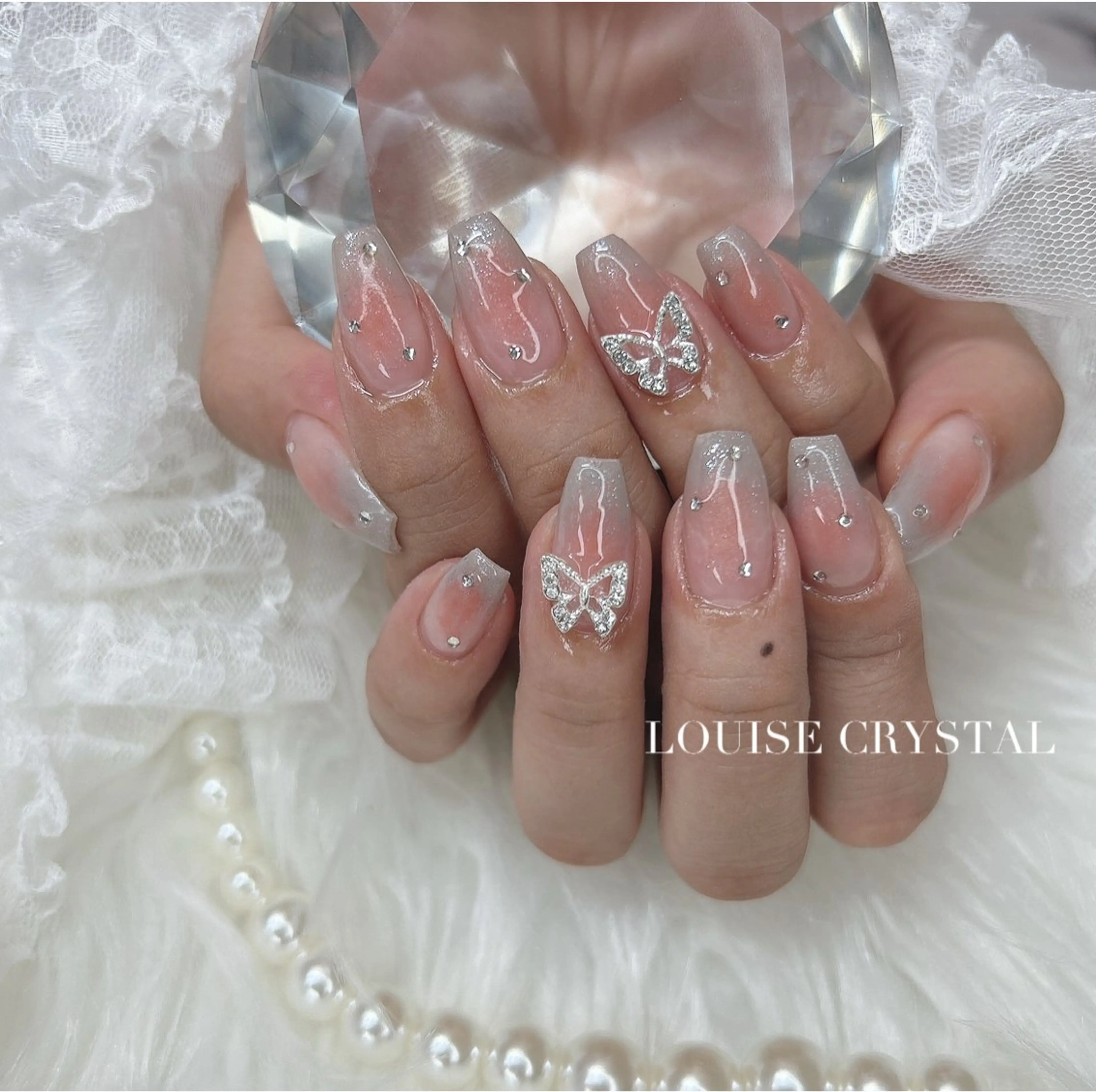 ネイル ワンホンネイル ハンドネイル LOUISE CRYSTALのネイルデザイン