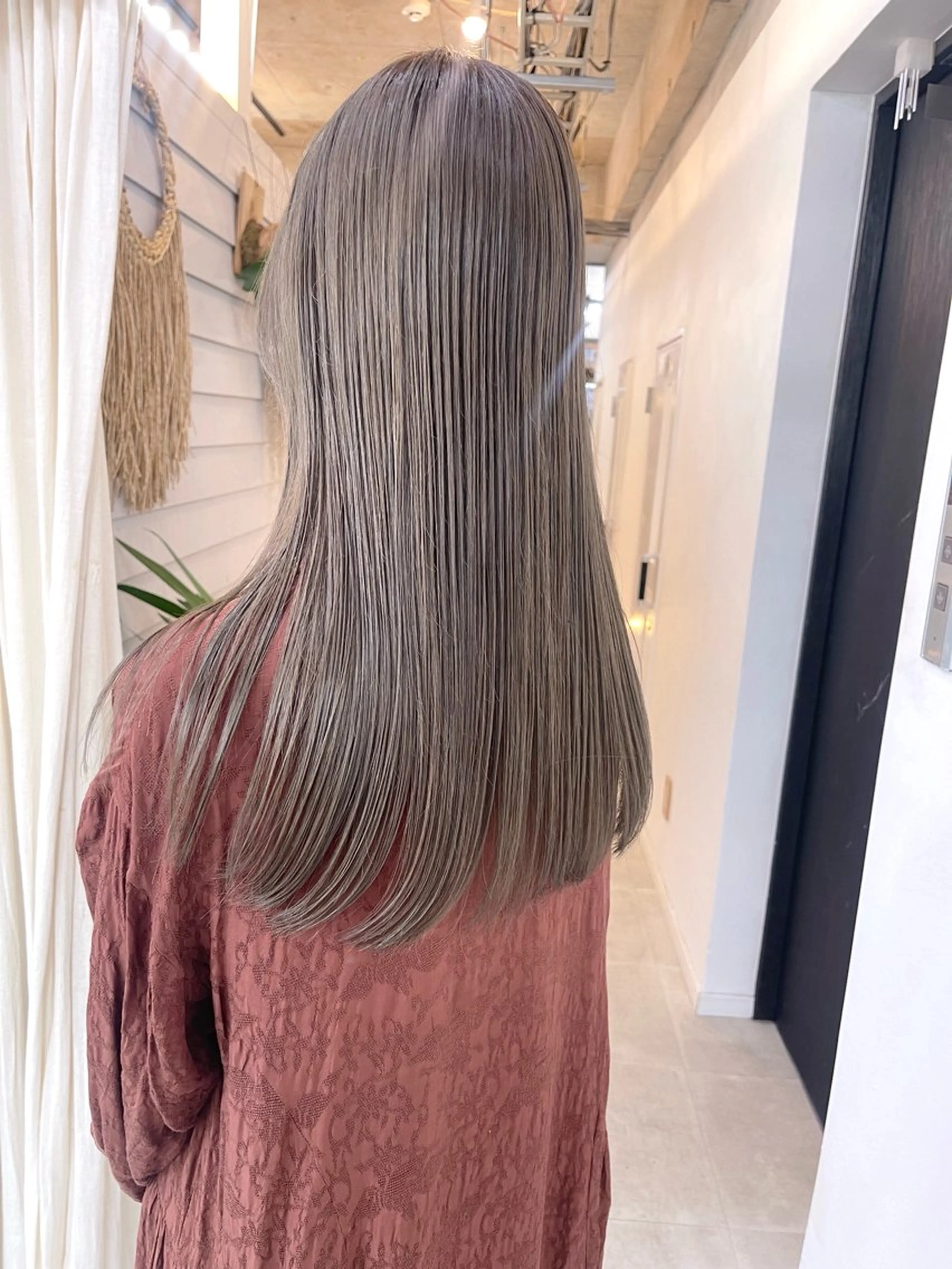 セミロング カラー ベージュカラー グレージュ オリーブベージュ オリーブカラー オリーブグレージュ ヘアカラー トリートメント AiM 大名　似合わせカットのヘアスタイル