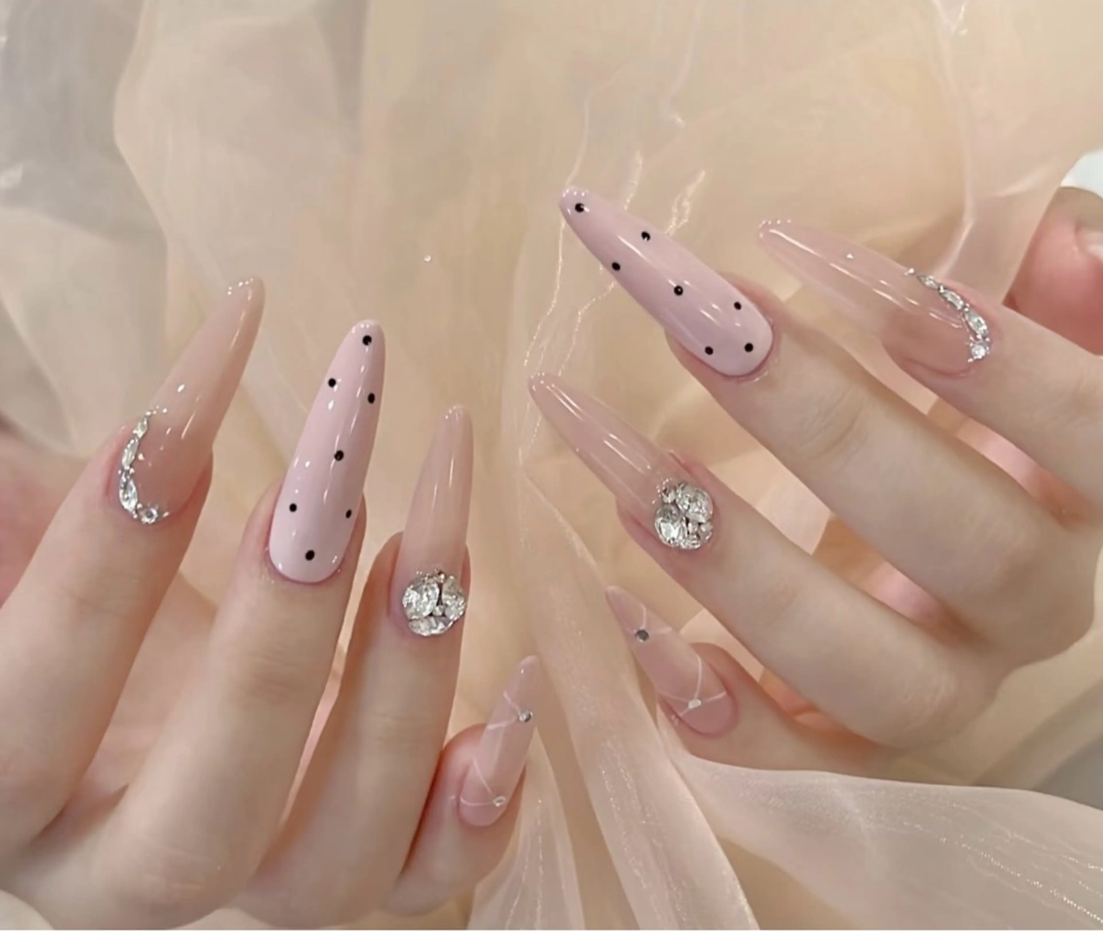 ネイル NiNa ビューティーサロン所属・Ni Naのネイルデザイン