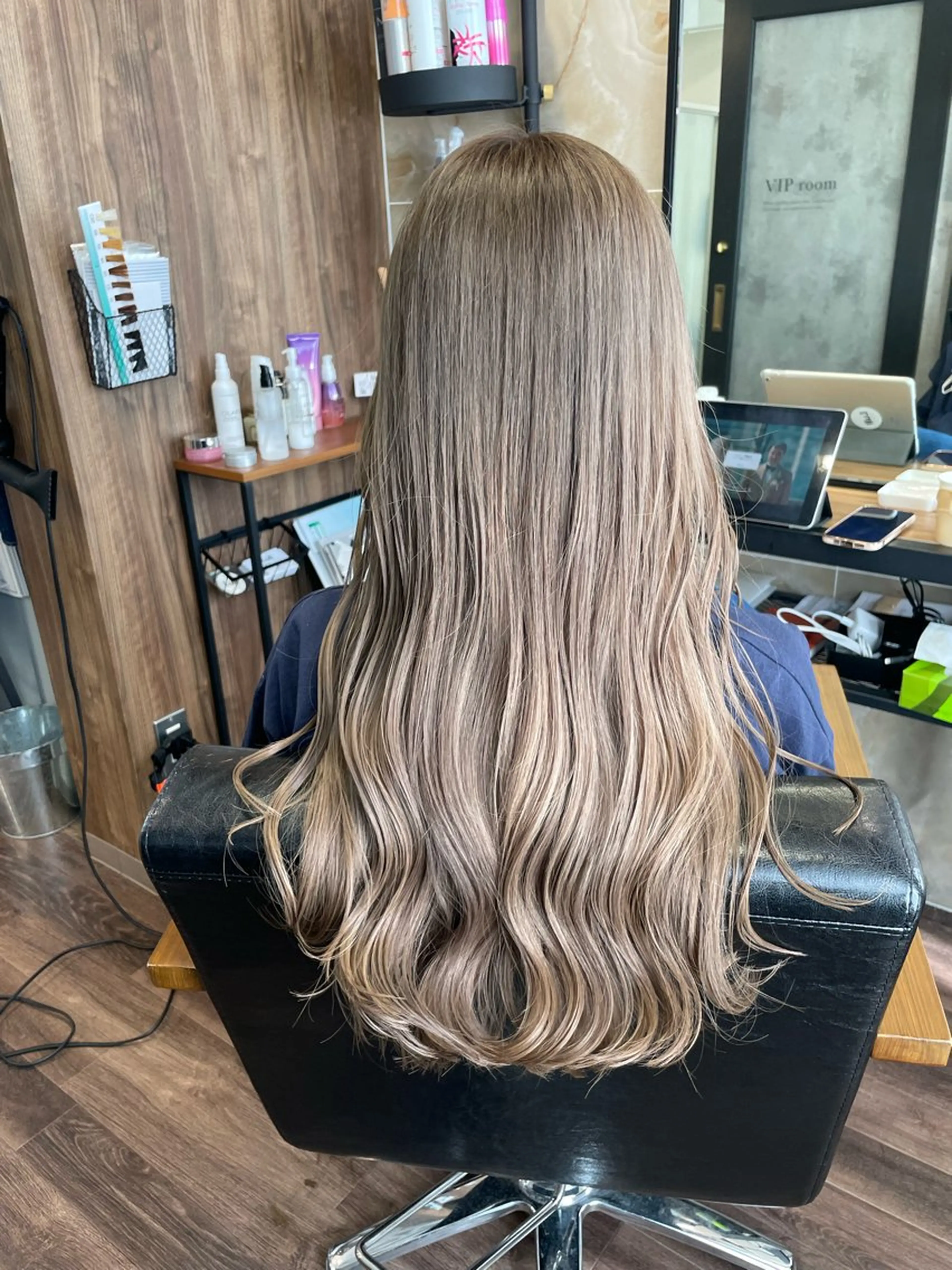 ロング カラー ヘアカラー トリートメント Lull1人美容室 バレイヤージュのヘアスタイル