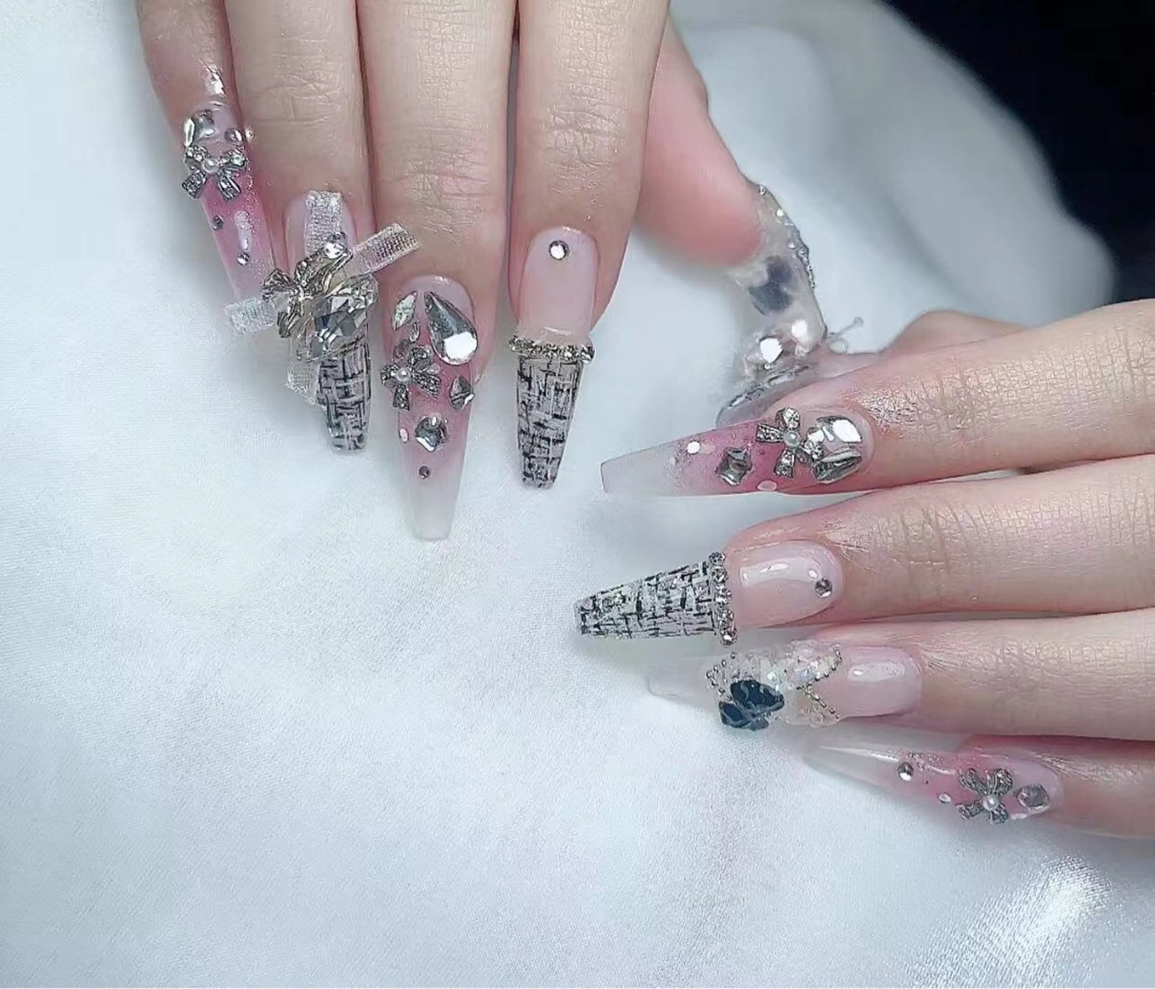 ネイル 🎀M nails✨ ビューティーのネイルデザイン