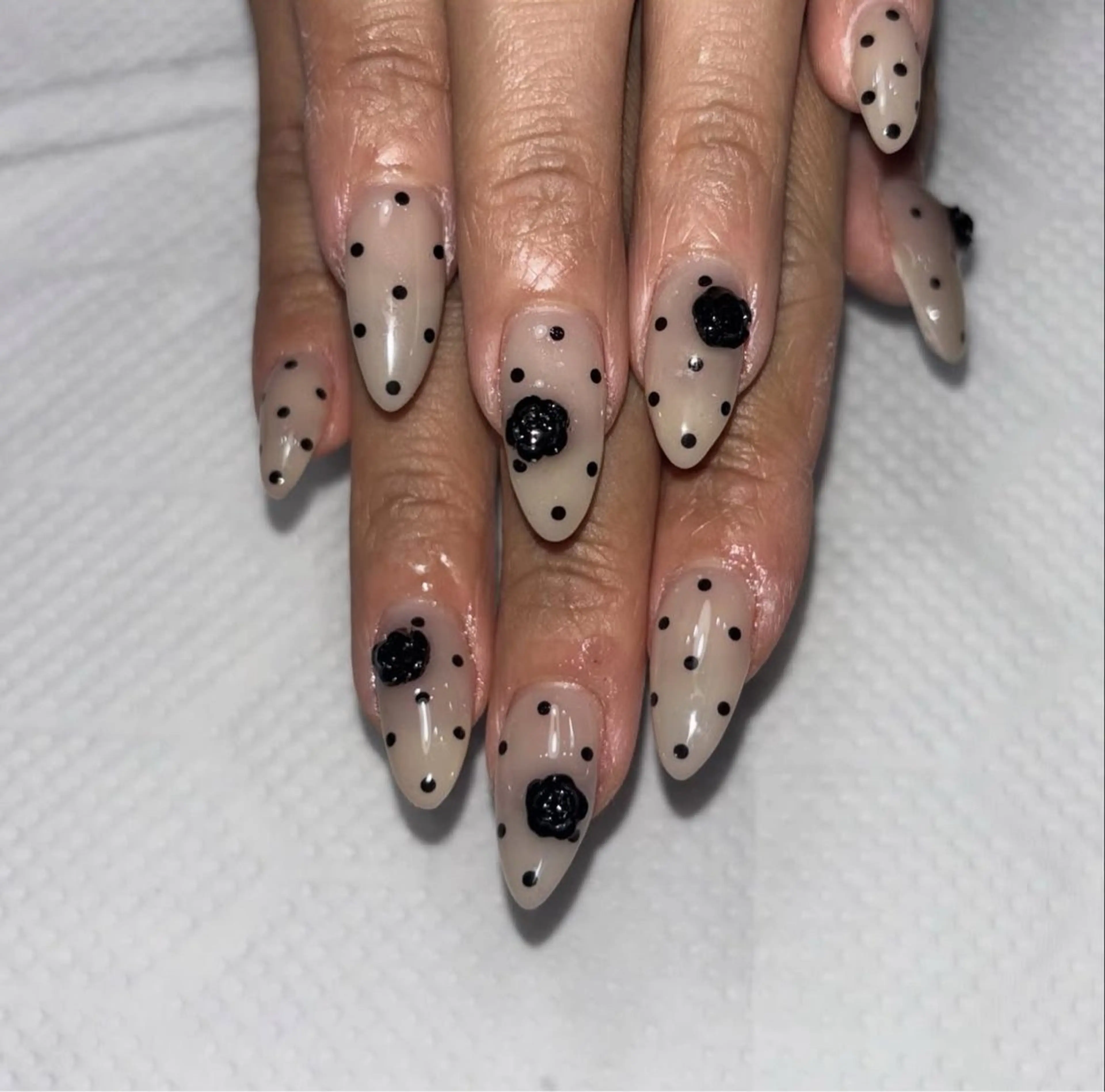 ネイル ドット 韓国ネイル ワンホンネイル ハンドネイル Yay /y2k・個性派のネイルデザイン