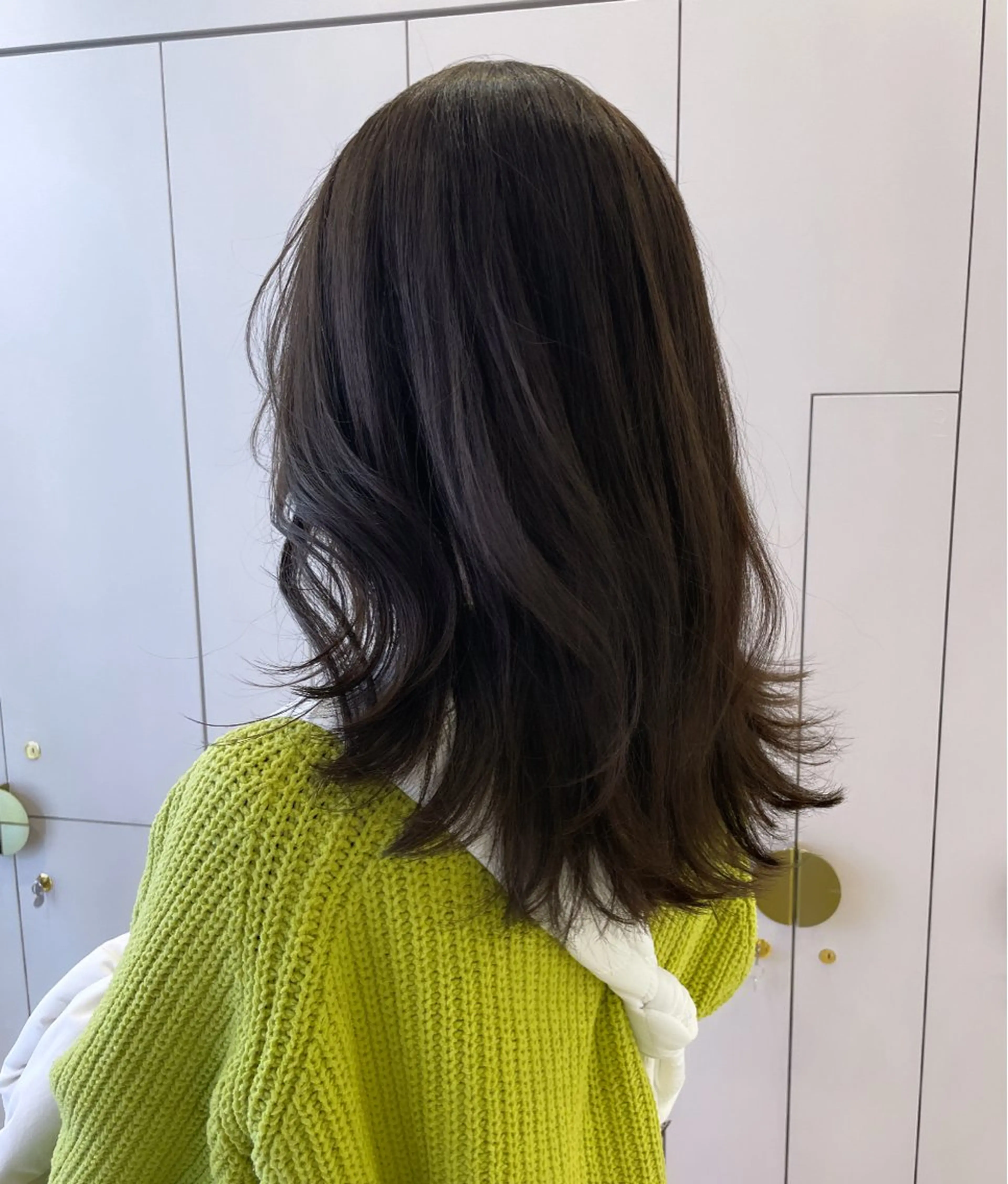 セミロング カラー ベージュカラー ブリーチ 透明感カラー ブリーチなしカラー オリーブベージュ カット ヘアカラー トリートメント 暖色/オリーブカラー /中村未来🍒🫒のヘアスタイル