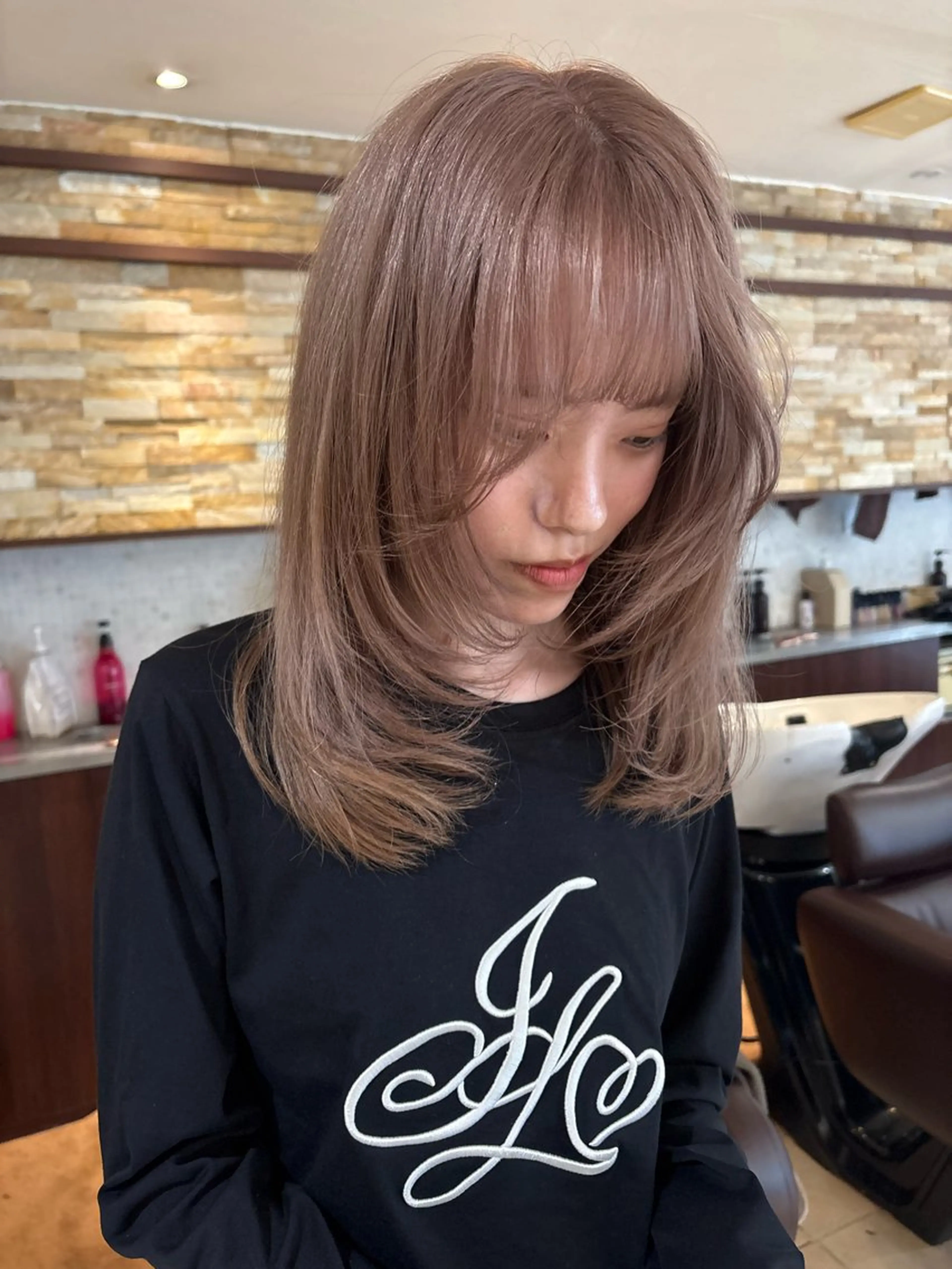 セミロング カラー ブリーチ ハイトーンカラー レイヤーカット FaB/ Yunaのヘアスタイル