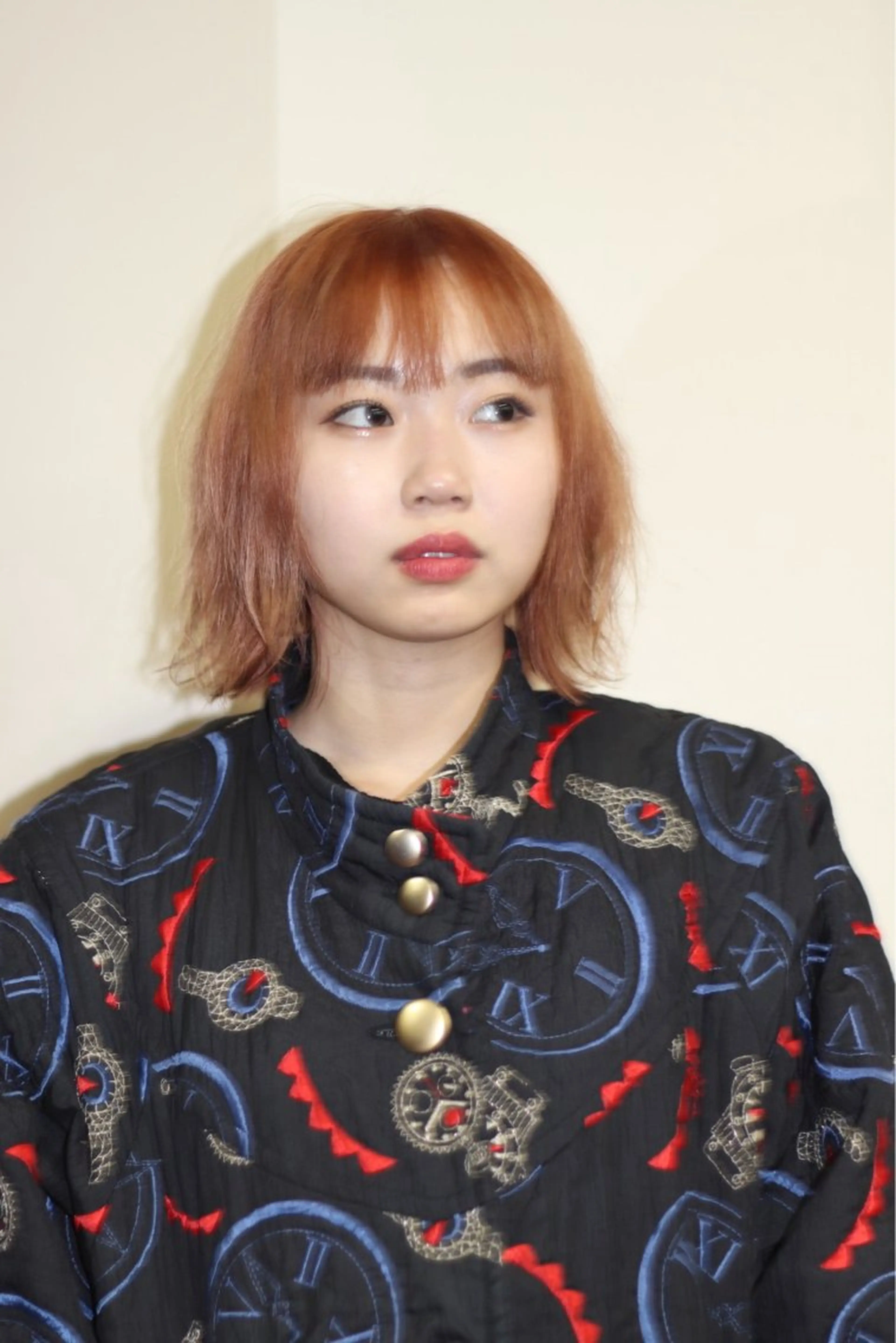 ショート カラー ブリーチ ボブ ヘアカラー 浅岡 昭汰のヘアスタイル