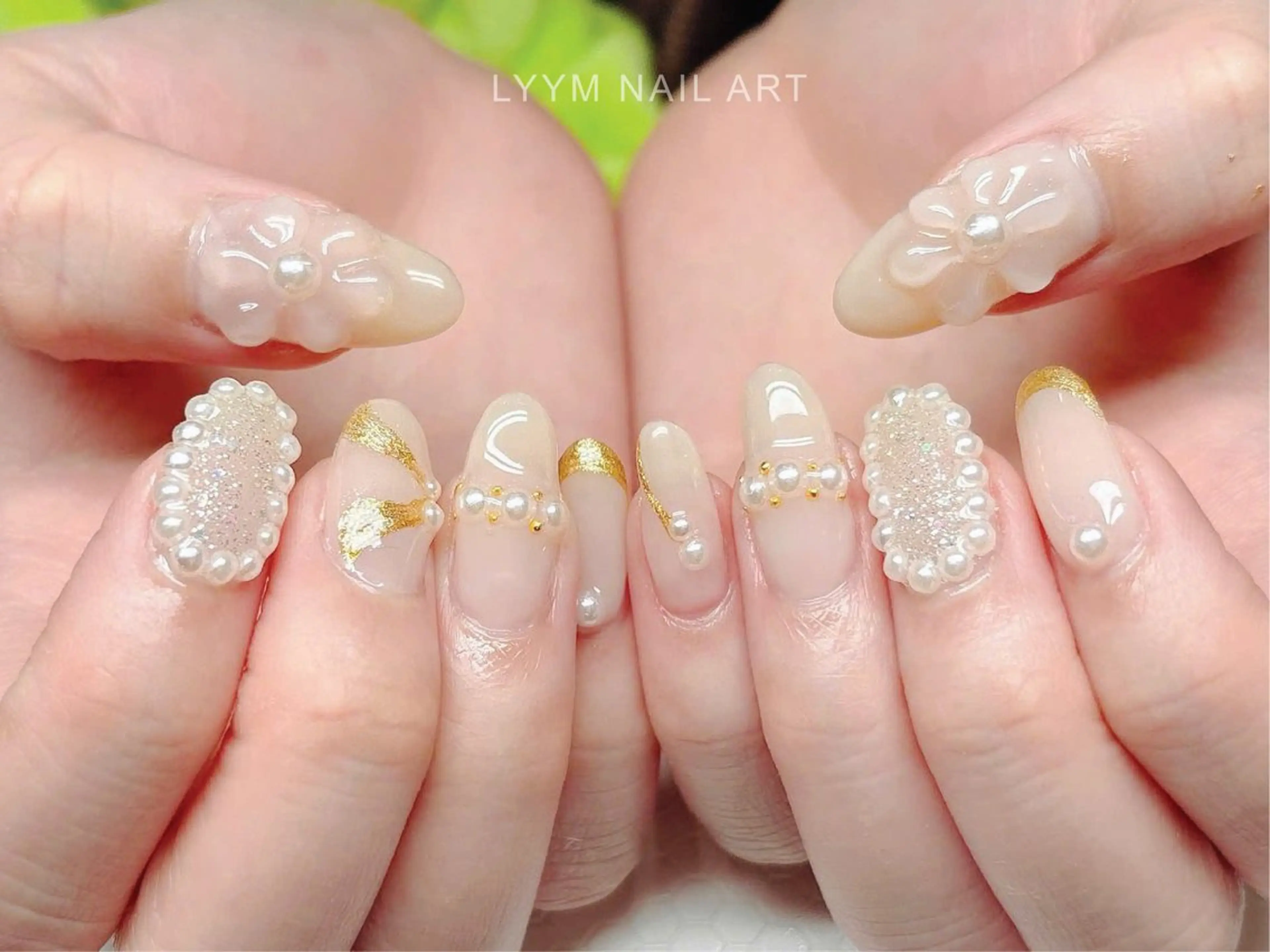 ネイル フラワーネイル ゴールド 韓国ネイル ブライダルネイル ハンドネイル LYYM Salonのネイルデザイン