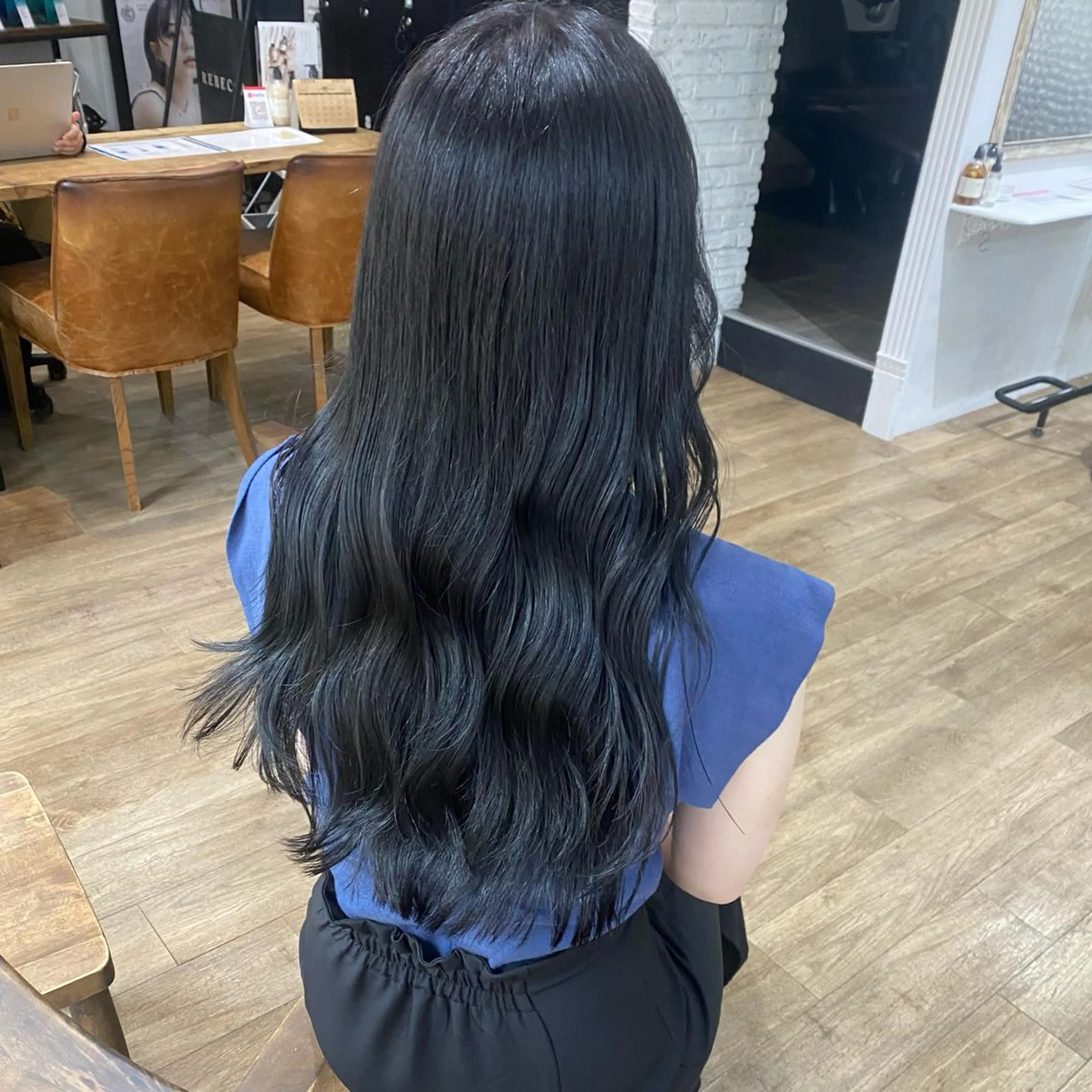 ロング カラー ヘアアレンジ ブリーチ ブルーカラー ヘアカラー トリートメント あおい 🍒暖色カラーのヘアスタイル