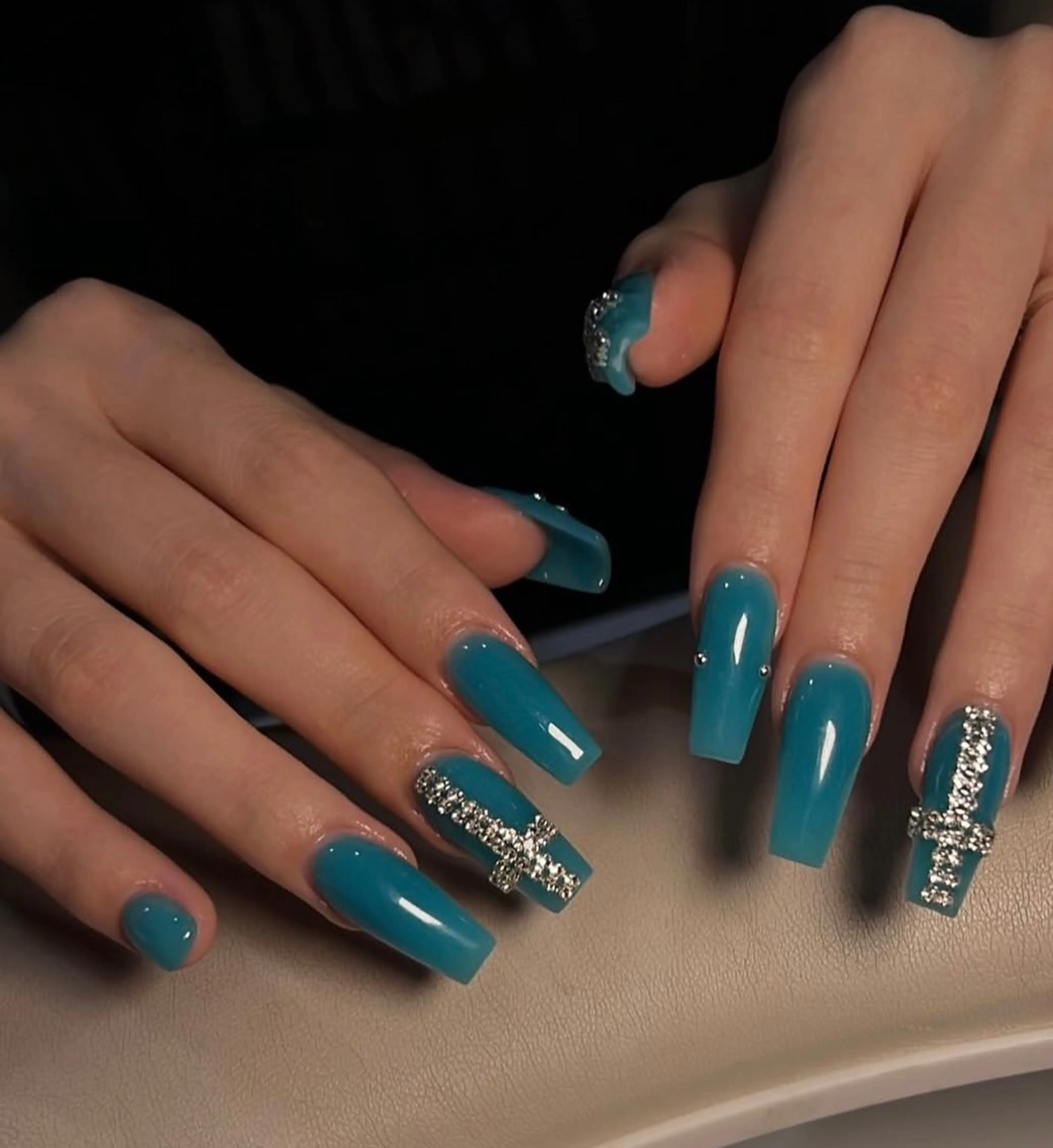 ネイル アートネイル ストーンネイル ネイルチップ ハンドネイル NiJi Nailsのネイルデザイン