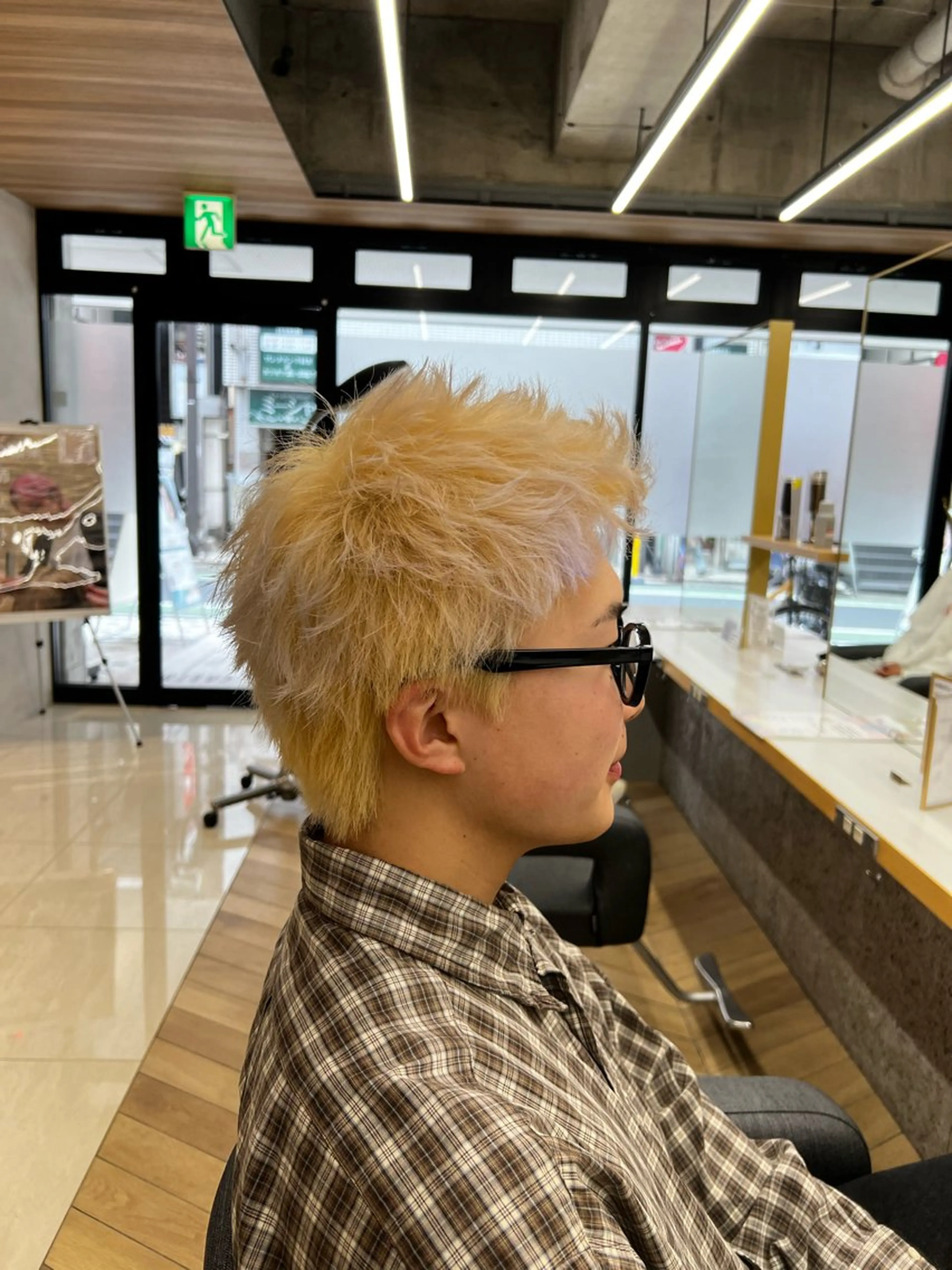 ショート カラー メンズ スパイキーショート 抜きっぱなしブロンド ショートヘア カット ヘアカラー トリートメント 🏅メンズ特化 ヤマクラ　タイキのヘアスタイル